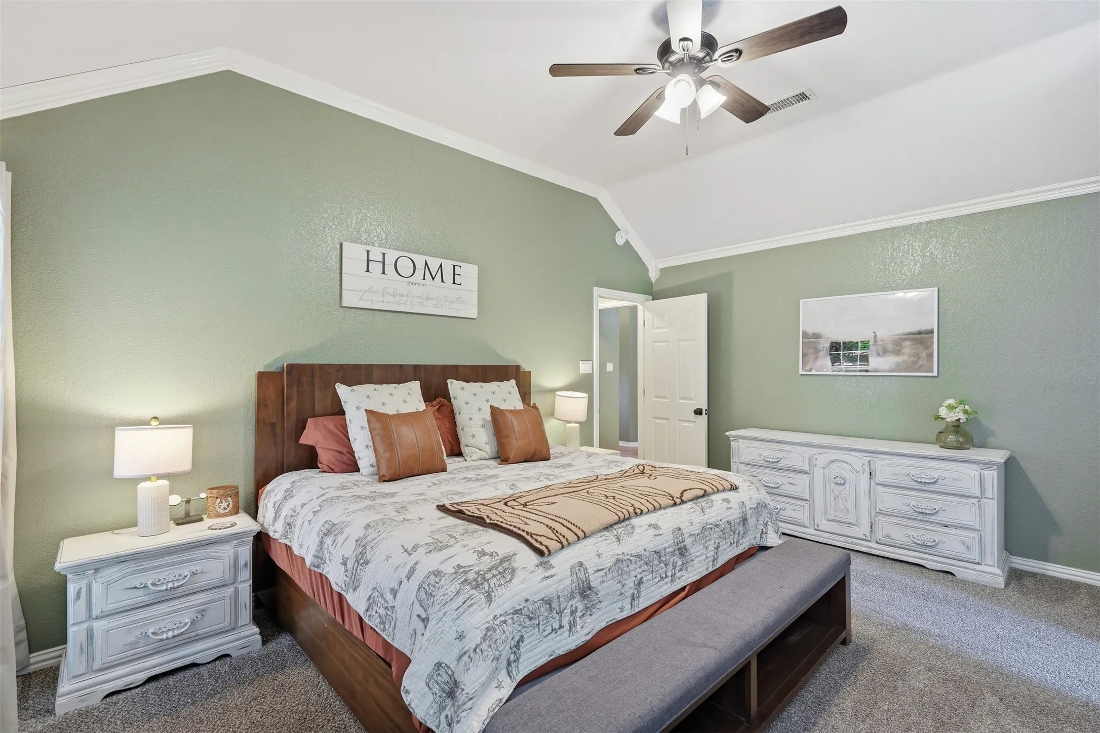 Single Family Residence For Sale in Johnson County , 802 Justin Court, Keene, Texas 76059, 4 Bedroom, 2 Bathroom, 2 Garage spaces, 1,829 Sqft, built in 2002, mls#21385011, Real Estate Agent in Keene, Homes For Sale in Johnson county, Homes For Sale in Keene, Realtor in Keene Texas, Real Estate Brokerage Independent Realty Texas, Luminita Cordes Realtor