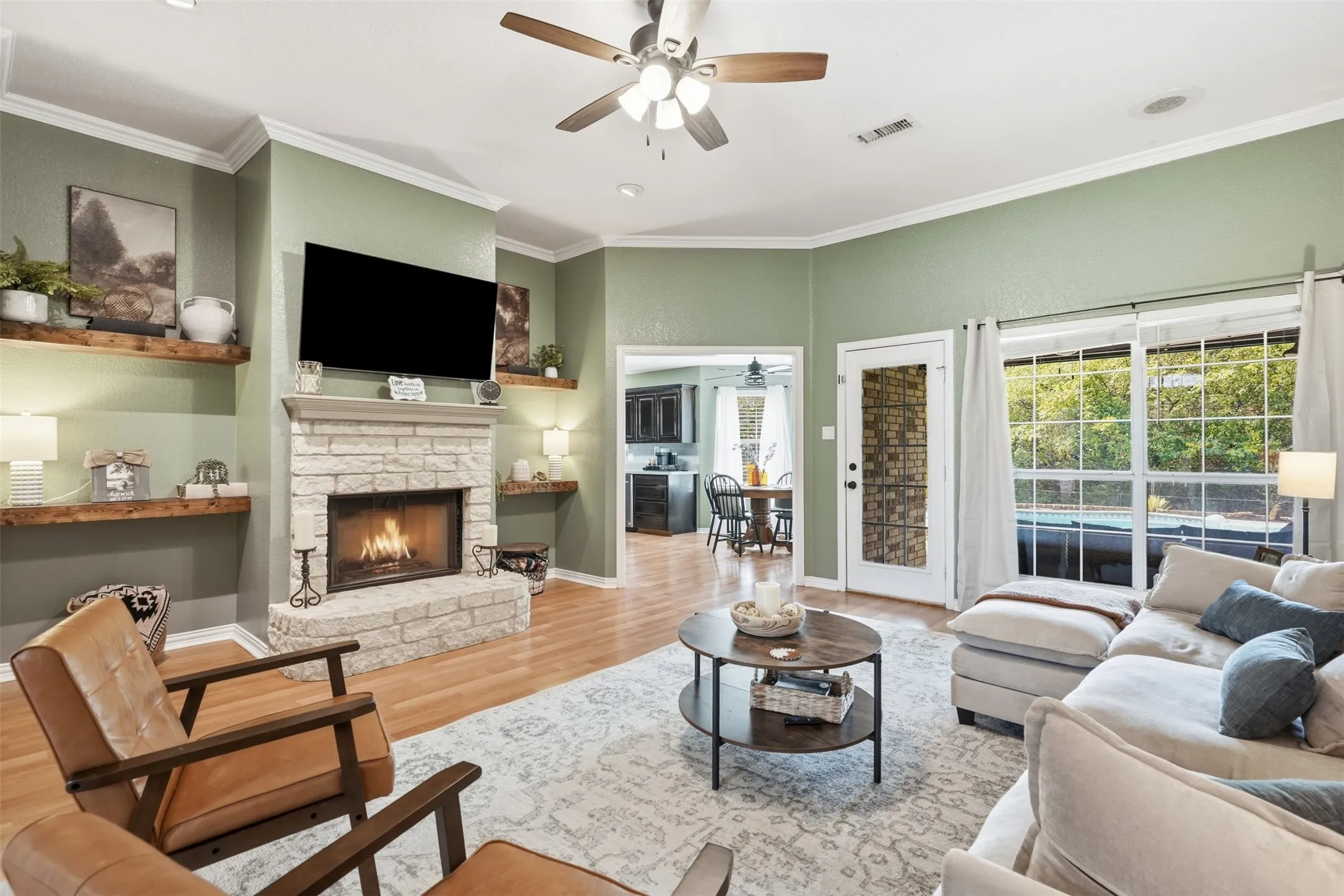 Single Family Residence For Sale in Johnson County , 802 Justin Court, Keene, Texas 76059, 4 Bedroom, 2 Bathroom, 2 Garage spaces, 1,829 Sqft, built in 2002, mls#21385011, Real Estate Agent in Keene, Homes For Sale in Johnson county, Homes For Sale in Keene, Realtor in Keene Texas, Real Estate Brokerage Independent Realty Texas, Luminita Cordes Realtor