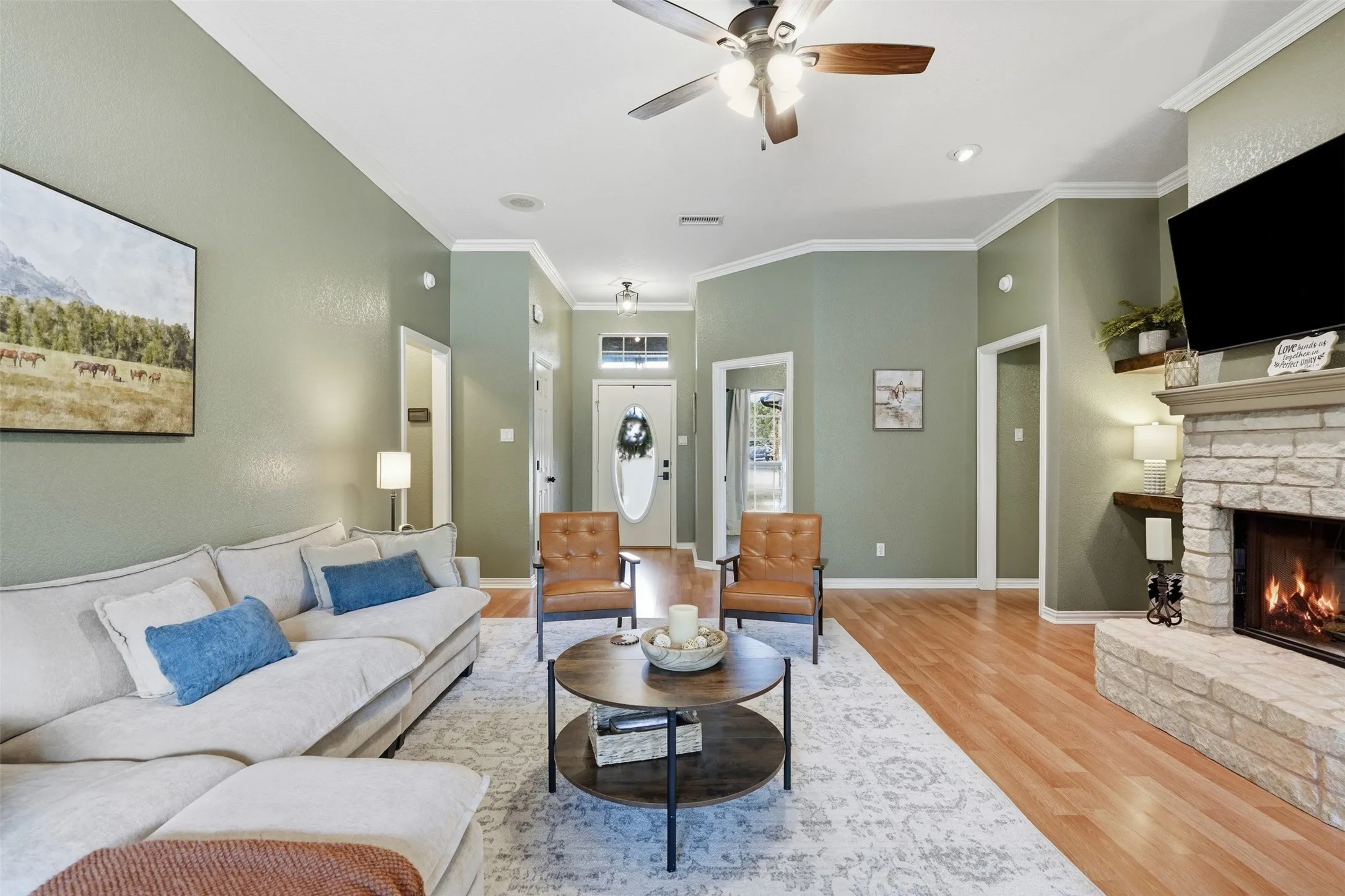 Single Family Residence For Sale in Johnson County , 802 Justin Court, Keene, Texas 76059, 4 Bedroom, 2 Bathroom, 2 Garage spaces, 1,829 Sqft, built in 2002, mls#21385011, Real Estate Agent in Keene, Homes For Sale in Johnson county, Homes For Sale in Keene, Realtor in Keene Texas, Real Estate Brokerage Independent Realty Texas, Luminita Cordes Realtor