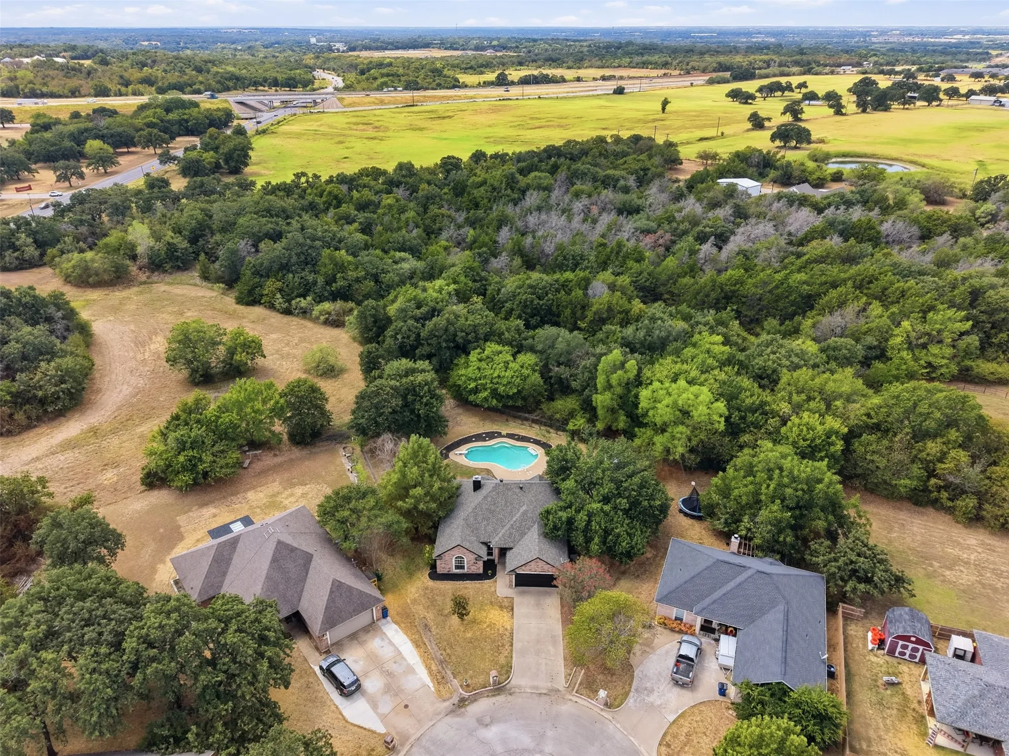 Single Family Residence For Sale in Johnson County , 802 Justin Court, Keene, Texas 76059, 4 Bedroom, 2 Bathroom, 2 Garage spaces, 1,829 Sqft, built in 2002, mls#21385011, Real Estate Agent in Keene, Homes For Sale in Johnson county, Homes For Sale in Keene, Realtor in Keene Texas, Real Estate Brokerage Independent Realty Texas, Luminita Cordes Realtor