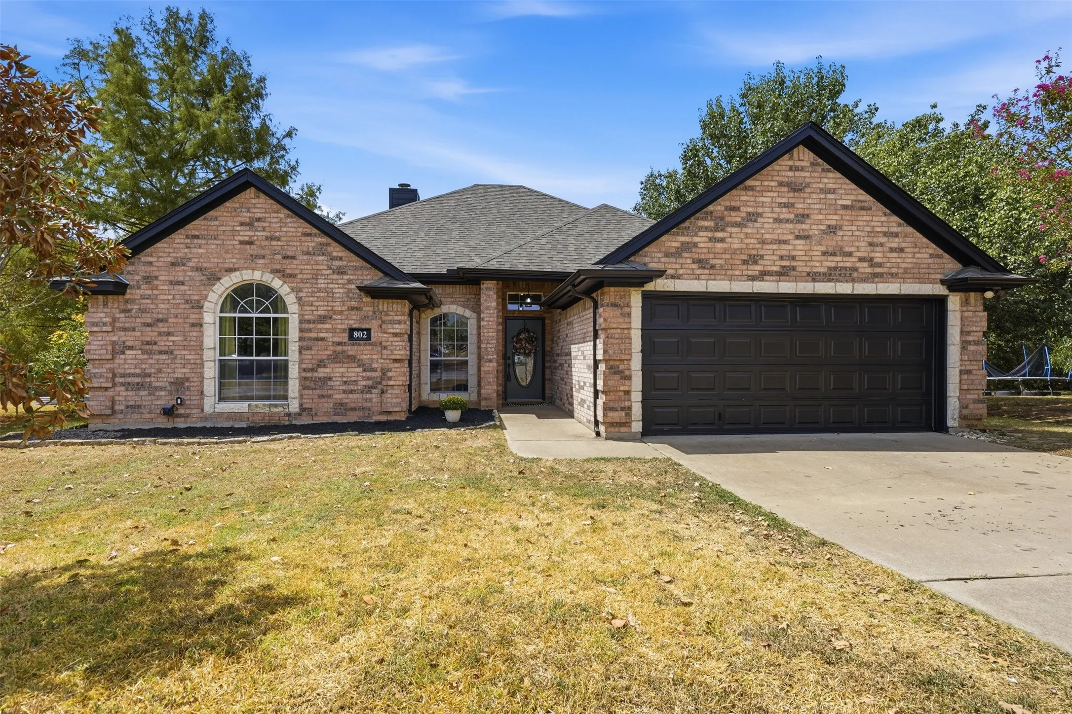 Single Family Residence For Sale in Johnson County , 802 Justin Court, Keene, Texas 76059, 4 Bedroom, 2 Bathroom, 2 Garage spaces, 1,829 Sqft, built in 2002, mls#21385011, Real Estate Agent in Keene, Homes For Sale in Johnson county, Homes For Sale in Keene, Realtor in Keene Texas, Real Estate Brokerage Independent Realty Texas, Luminita Cordes Realtor