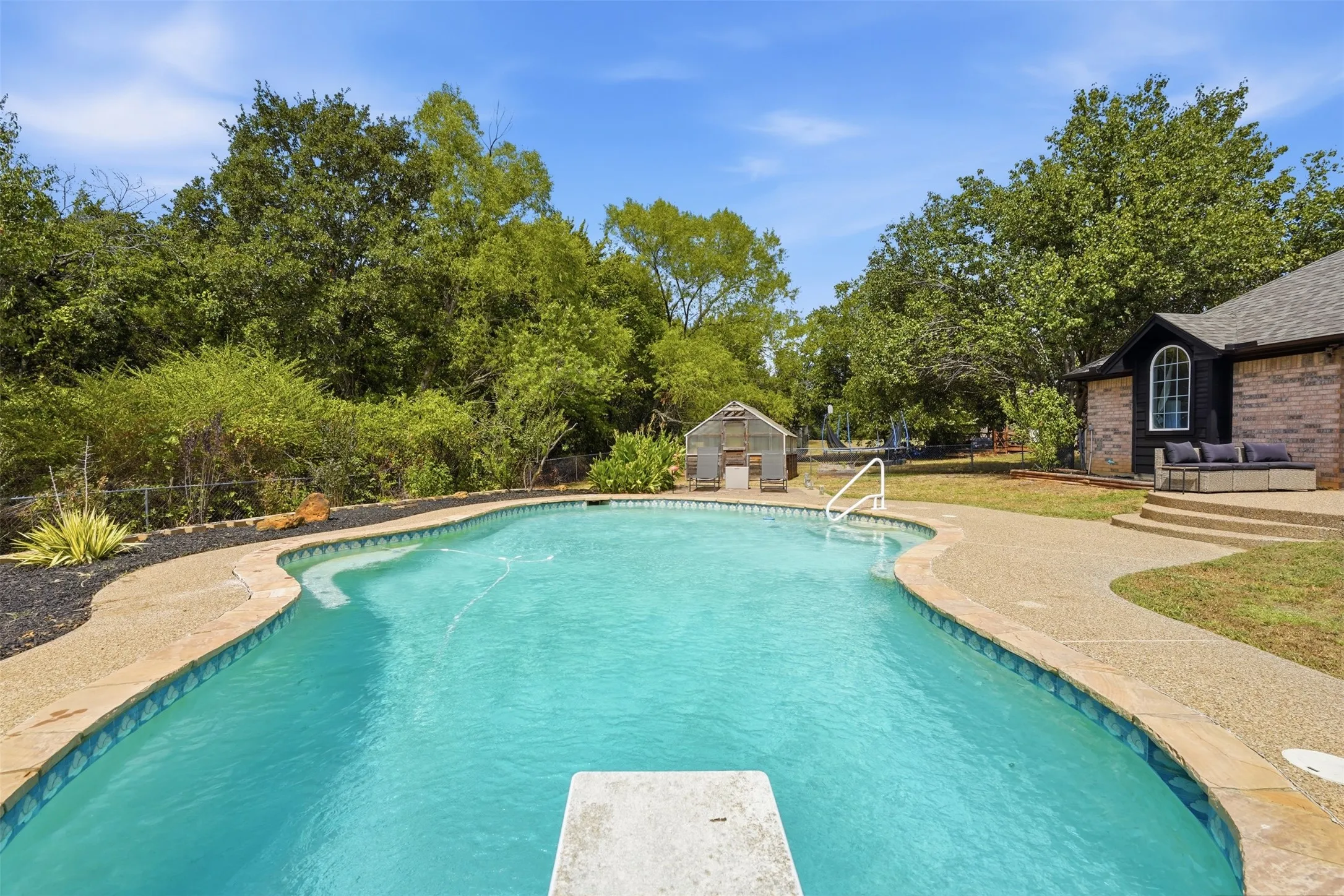 Single Family Residence For Sale in Johnson County , 802 Justin Court, Keene, Texas 76059, 4 Bedroom, 2 Bathroom, 2 Garage spaces, 1,829 Sqft, built in 2002, mls#21385011, Real Estate Agent in Keene, Homes For Sale in Johnson county, Homes For Sale in Keene, Realtor in Keene Texas, Real Estate Brokerage Independent Realty Texas, Luminita Cordes Realtor