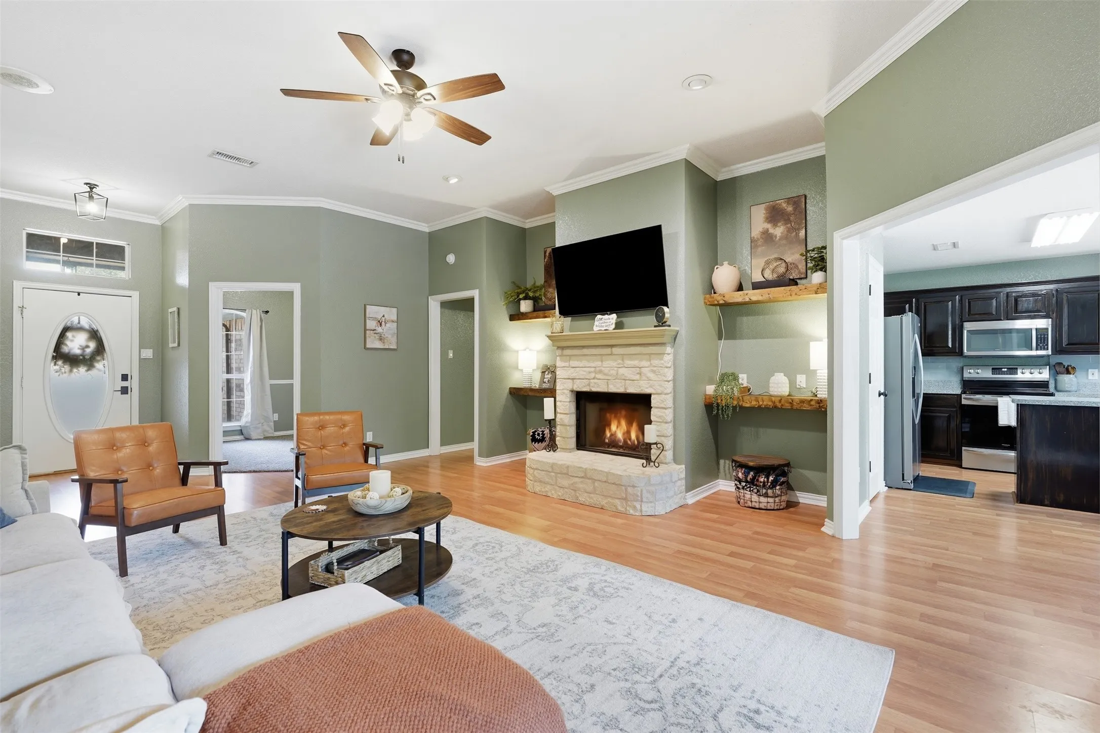 Single Family Residence For Sale in Johnson County , 802 Justin Court, Keene, Texas 76059, 4 Bedroom, 2 Bathroom, 2 Garage spaces, 1,829 Sqft, built in 2002, mls#21385011, Real Estate Agent in Keene, Homes For Sale in Johnson county, Homes For Sale in Keene, Realtor in Keene Texas, Real Estate Brokerage Independent Realty Texas, Luminita Cordes Realtor