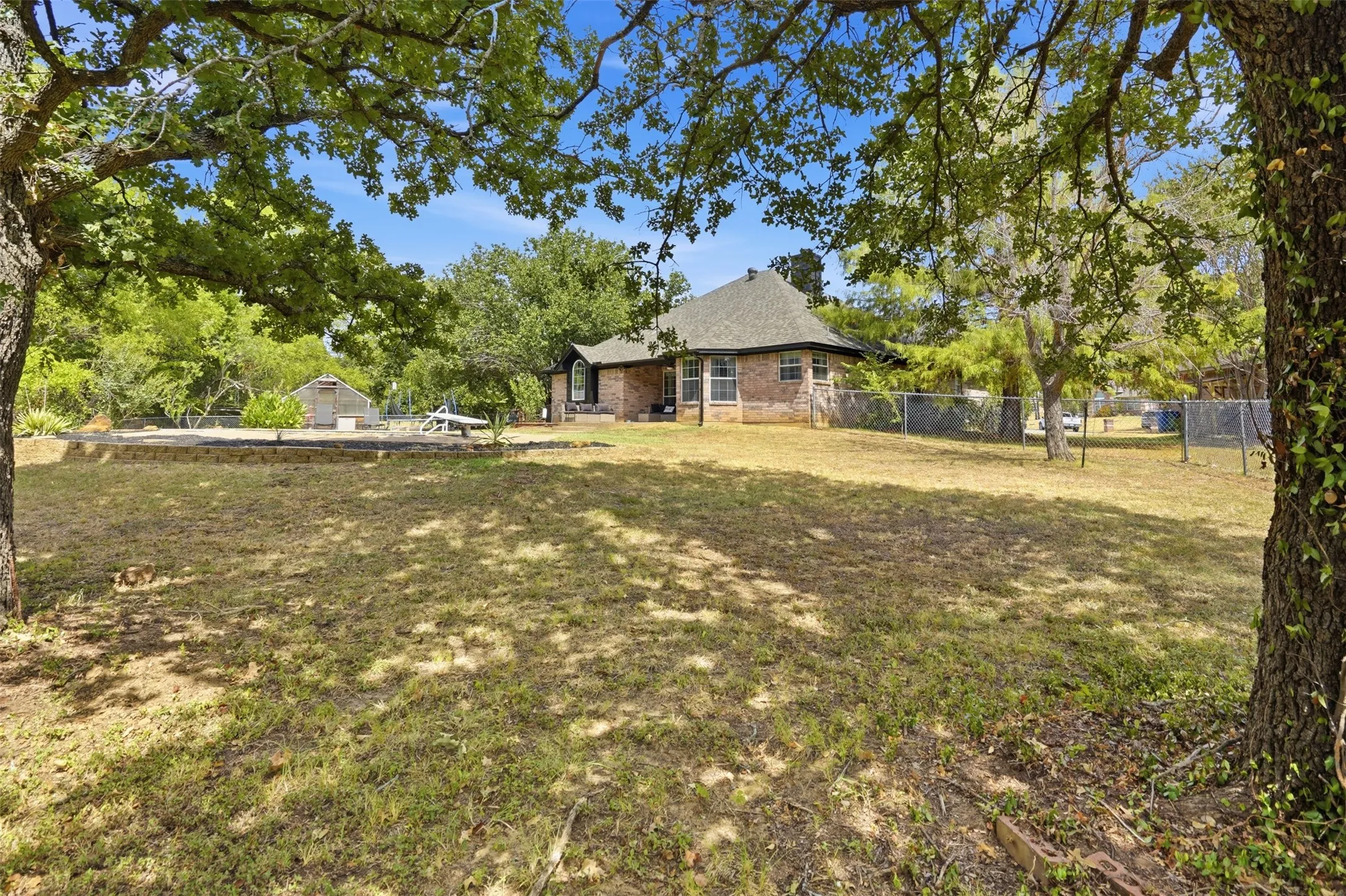Single Family Residence For Sale in Johnson County , 802 Justin Court, Keene, Texas 76059, 4 Bedroom, 2 Bathroom, 2 Garage spaces, 1,829 Sqft, built in 2002, mls#21385011, Real Estate Agent in Keene, Homes For Sale in Johnson county, Homes For Sale in Keene, Realtor in Keene Texas, Real Estate Brokerage Independent Realty Texas, Luminita Cordes Realtor