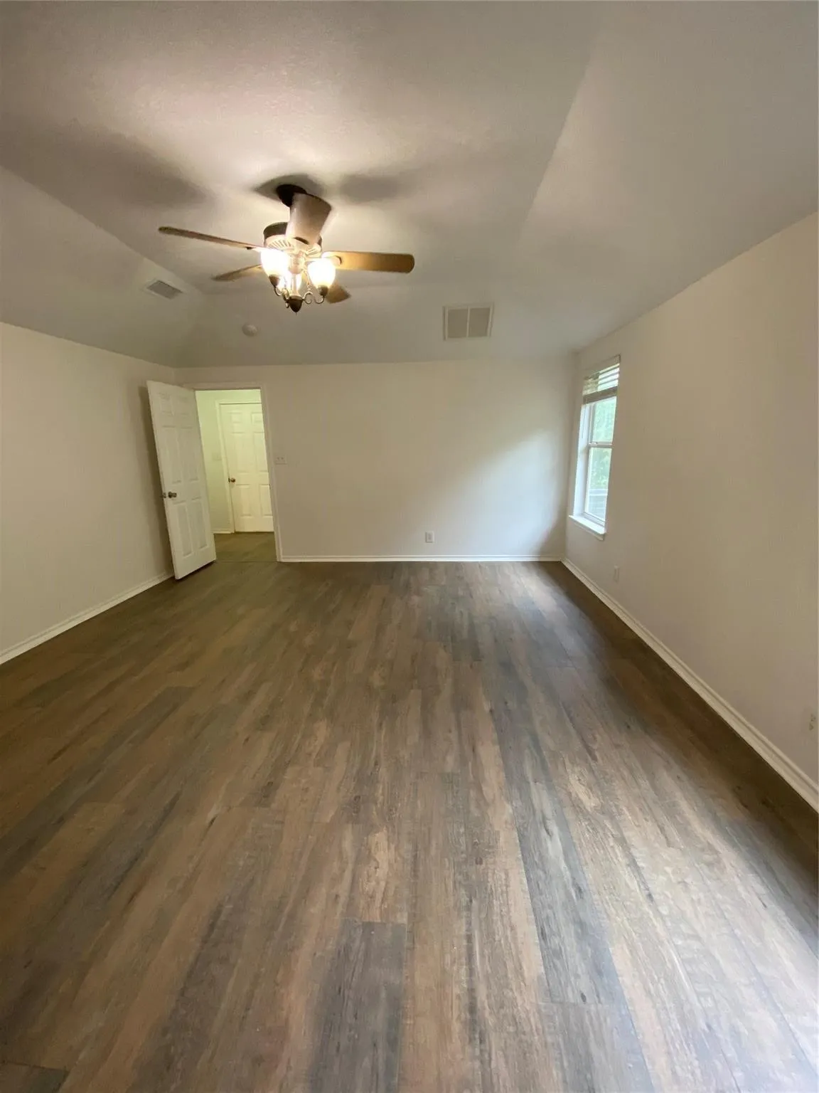 Single Family Residence For Rent in Hood County , 2212 Snake River Drive, Granbury, Texas 76048, 3 Bedroom, 2 Bathroom, 2 Garage spaces, 1,742 Sqft, built in 2004, mls#21385049, Real Estate Agent in Granbury, Homes For Rent in Hood county, Homes For Rent in Granbury, Realtor in Granbury Texas, Real Estate Brokerage Independent Realty Texas, Luminita Cordes Realtor