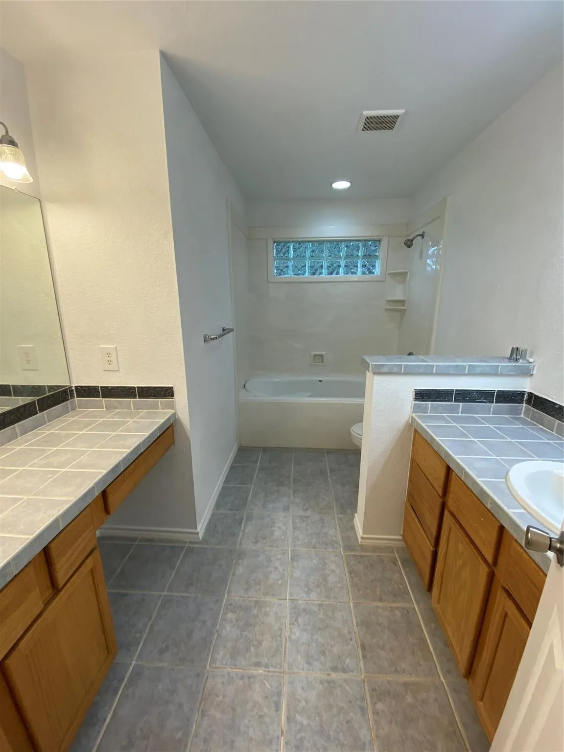Single Family Residence For Rent in Hood County , 2212 Snake River Drive, Granbury, Texas 76048, 3 Bedroom, 2 Bathroom, 2 Garage spaces, 1,742 Sqft, built in 2004, mls#21385049, Real Estate Agent in Granbury, Homes For Rent in Hood county, Homes For Rent in Granbury, Realtor in Granbury Texas, Real Estate Brokerage Independent Realty Texas, Luminita Cordes Realtor