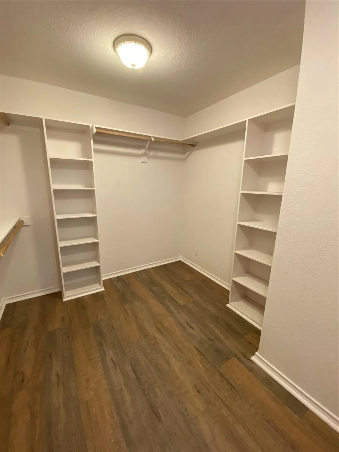 Single Family Residence For Rent in Hood County , 2212 Snake River Drive, Granbury, Texas 76048, 3 Bedroom, 2 Bathroom, 2 Garage spaces, 1,742 Sqft, built in 2004, mls#21385049, Real Estate Agent in Granbury, Homes For Rent in Hood county, Homes For Rent in Granbury, Realtor in Granbury Texas, Real Estate Brokerage Independent Realty Texas, Luminita Cordes Realtor