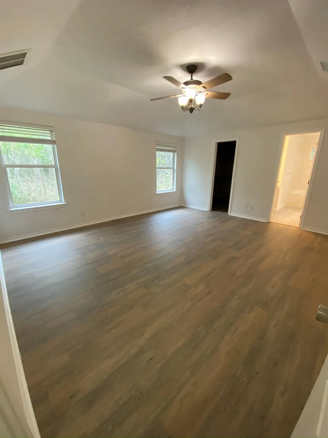 Single Family Residence For Rent in Hood County , 2212 Snake River Drive, Granbury, Texas 76048, 3 Bedroom, 2 Bathroom, 2 Garage spaces, 1,742 Sqft, built in 2004, mls#21385049, Real Estate Agent in Granbury, Homes For Rent in Hood county, Homes For Rent in Granbury, Realtor in Granbury Texas, Real Estate Brokerage Independent Realty Texas, Luminita Cordes Realtor