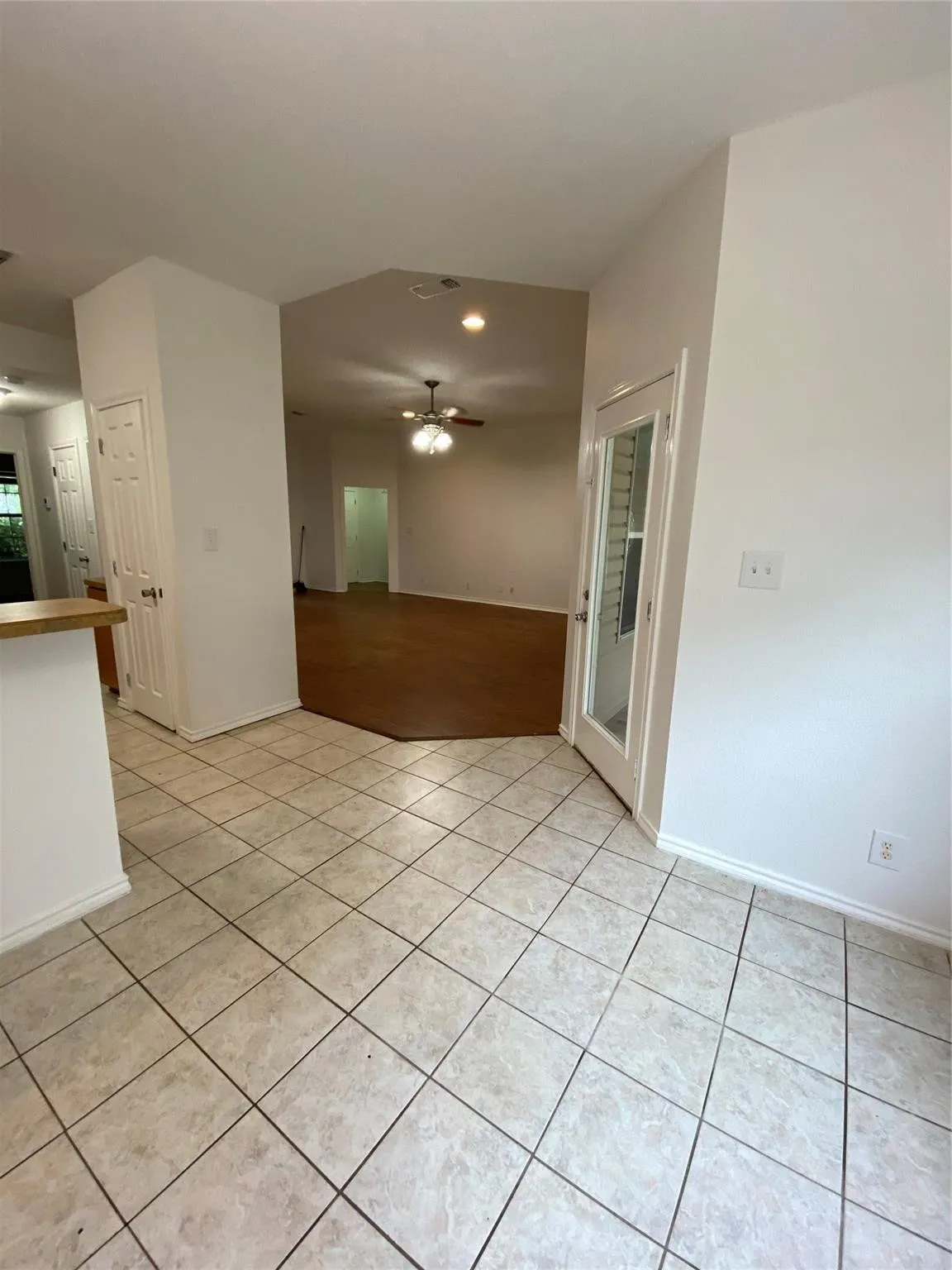 Single Family Residence For Rent in Hood County , 2212 Snake River Drive, Granbury, Texas 76048, 3 Bedroom, 2 Bathroom, 2 Garage spaces, 1,742 Sqft, built in 2004, mls#21385049, Real Estate Agent in Granbury, Homes For Rent in Hood county, Homes For Rent in Granbury, Realtor in Granbury Texas, Real Estate Brokerage Independent Realty Texas, Luminita Cordes Realtor