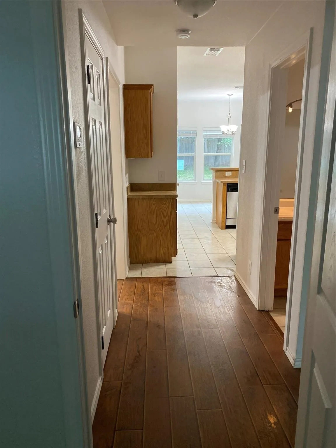 Single Family Residence For Rent in Hood County , 2212 Snake River Drive, Granbury, Texas 76048, 3 Bedroom, 2 Bathroom, 2 Garage spaces, 1,742 Sqft, built in 2004, mls#21385049, Real Estate Agent in Granbury, Homes For Rent in Hood county, Homes For Rent in Granbury, Realtor in Granbury Texas, Real Estate Brokerage Independent Realty Texas, Luminita Cordes Realtor