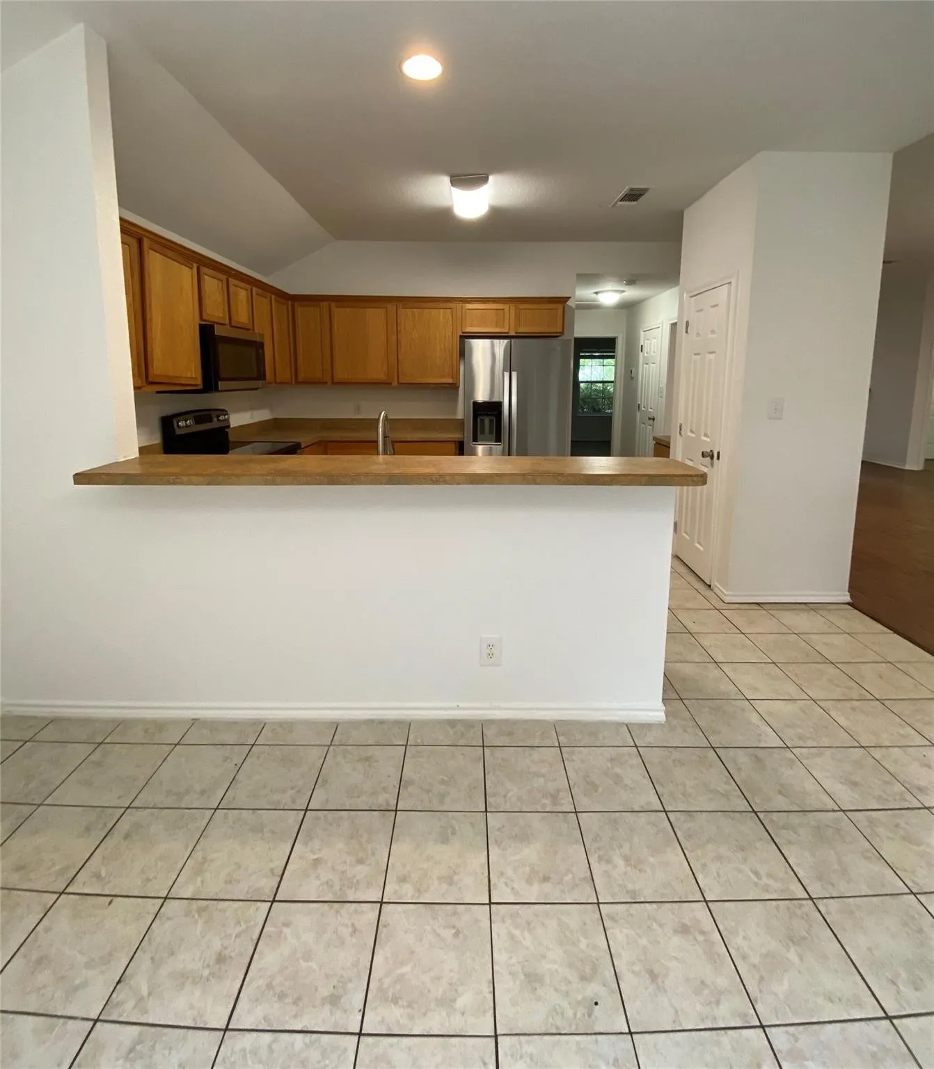 Single Family Residence For Rent in Hood County , 2212 Snake River Drive, Granbury, Texas 76048, 3 Bedroom, 2 Bathroom, 2 Garage spaces, 1,742 Sqft, built in 2004, mls#21385049, Real Estate Agent in Granbury, Homes For Rent in Hood county, Homes For Rent in Granbury, Realtor in Granbury Texas, Real Estate Brokerage Independent Realty Texas, Luminita Cordes Realtor