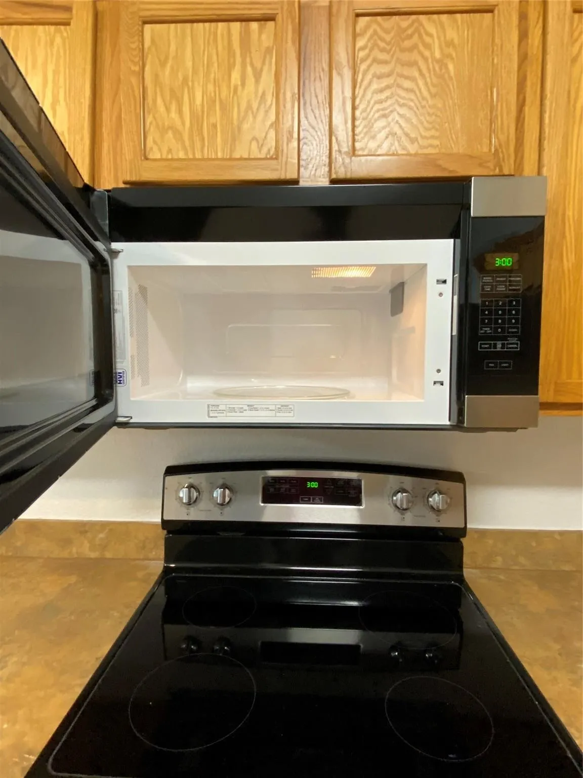 Single Family Residence For Rent in Hood County , 2212 Snake River Drive, Granbury, Texas 76048, 3 Bedroom, 2 Bathroom, 2 Garage spaces, 1,742 Sqft, built in 2004, mls#21385049, Real Estate Agent in Granbury, Homes For Rent in Hood county, Homes For Rent in Granbury, Realtor in Granbury Texas, Real Estate Brokerage Independent Realty Texas, Luminita Cordes Realtor