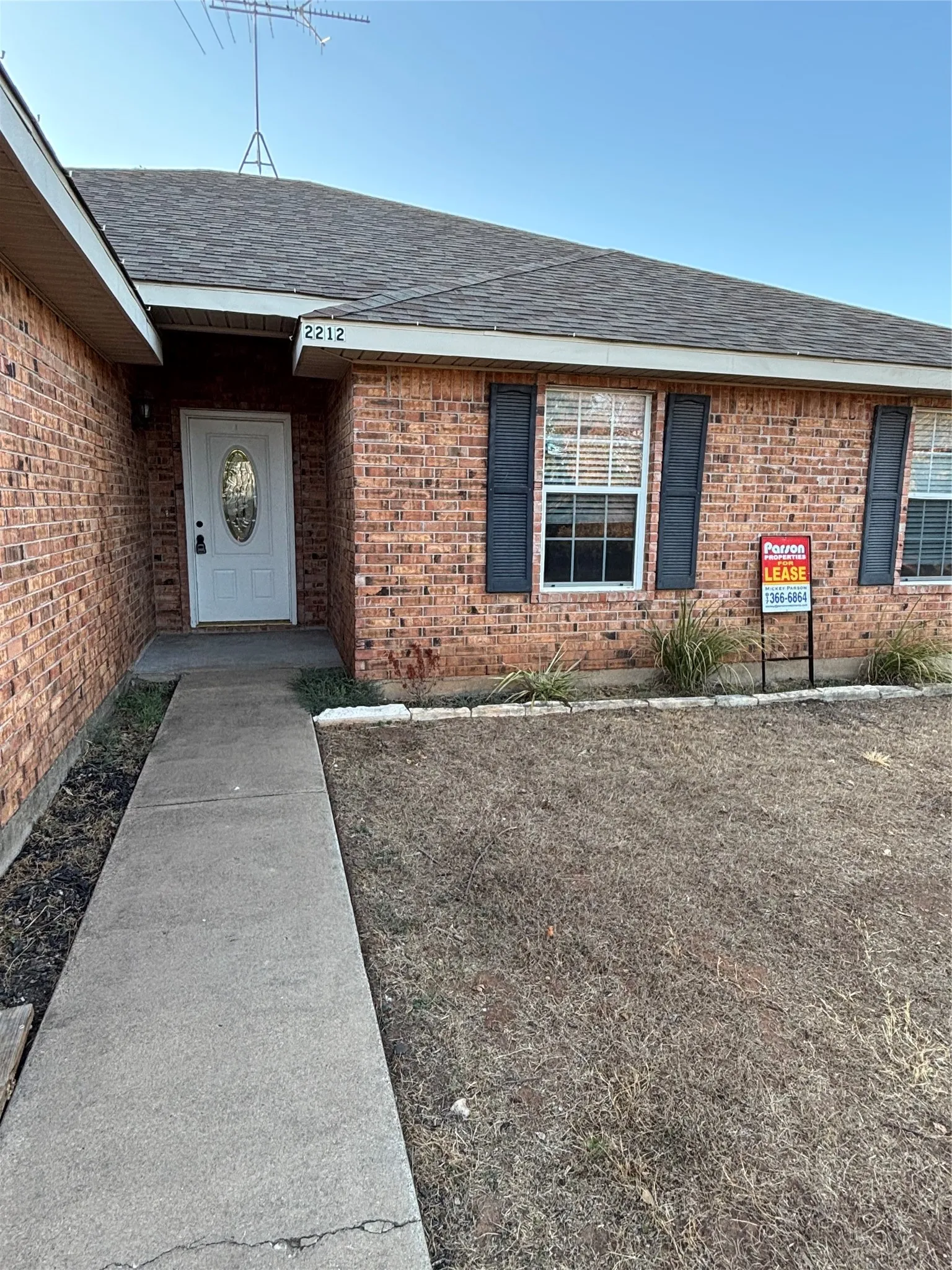 Single Family Residence For Rent in Hood County , 2212 Snake River Drive, Granbury, Texas 76048, 3 Bedroom, 2 Bathroom, 2 Garage spaces, 1,742 Sqft, built in 2004, mls#21385049, Real Estate Agent in Granbury, Homes For Rent in Hood county, Homes For Rent in Granbury, Realtor in Granbury Texas, Real Estate Brokerage Independent Realty Texas, Luminita Cordes Realtor