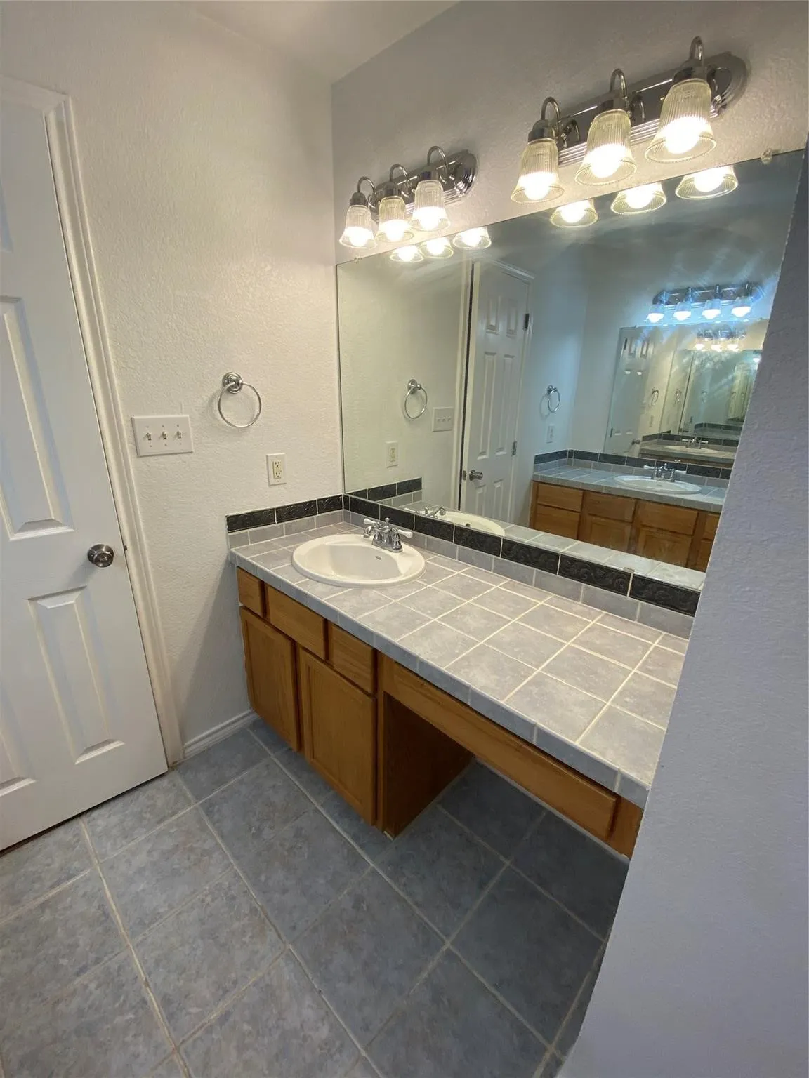 Single Family Residence For Rent in Hood County , 2212 Snake River Drive, Granbury, Texas 76048, 3 Bedroom, 2 Bathroom, 2 Garage spaces, 1,742 Sqft, built in 2004, mls#21385049, Real Estate Agent in Granbury, Homes For Rent in Hood county, Homes For Rent in Granbury, Realtor in Granbury Texas, Real Estate Brokerage Independent Realty Texas, Luminita Cordes Realtor
