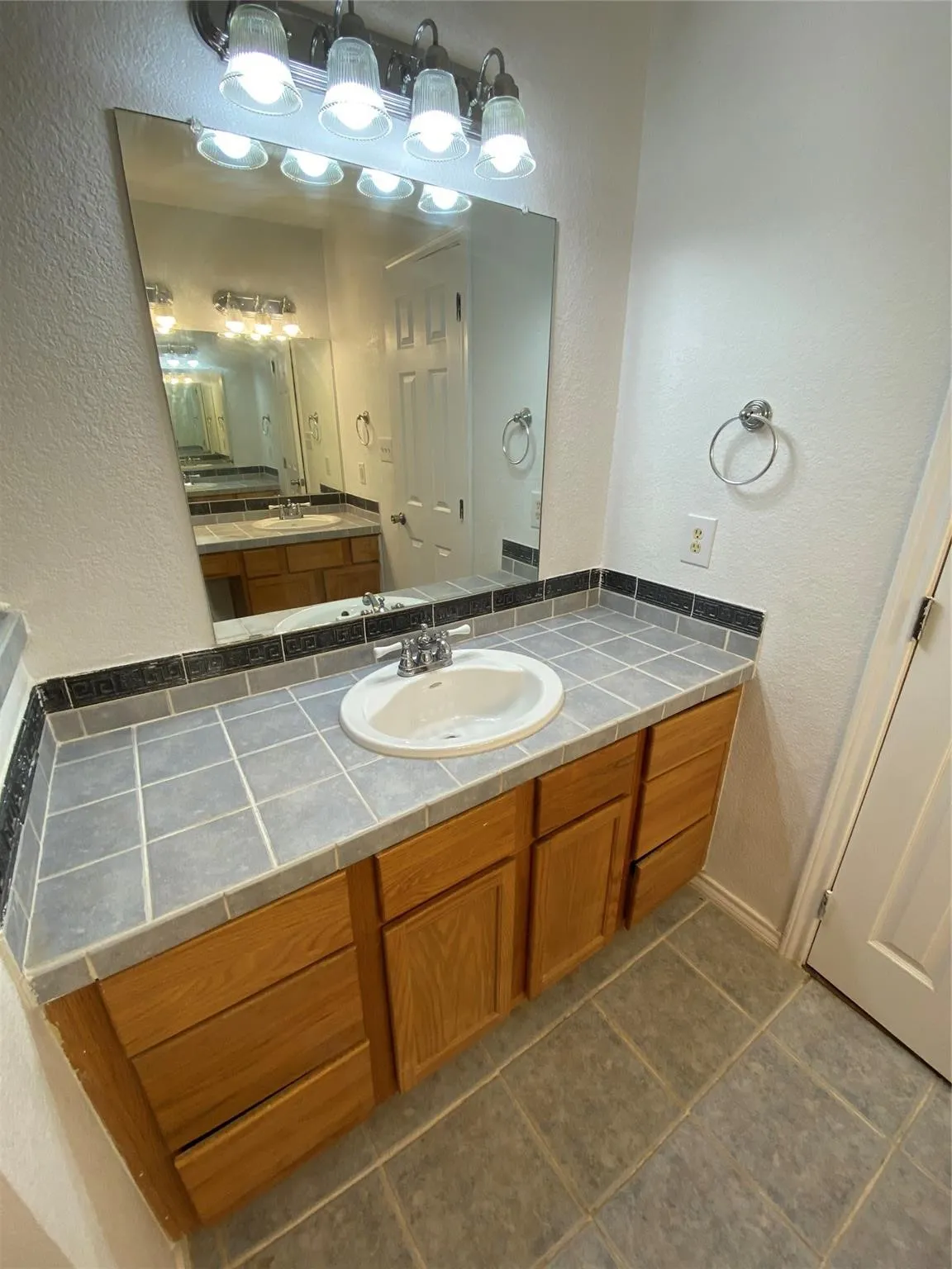 Single Family Residence For Rent in Hood County , 2212 Snake River Drive, Granbury, Texas 76048, 3 Bedroom, 2 Bathroom, 2 Garage spaces, 1,742 Sqft, built in 2004, mls#21385049, Real Estate Agent in Granbury, Homes For Rent in Hood county, Homes For Rent in Granbury, Realtor in Granbury Texas, Real Estate Brokerage Independent Realty Texas, Luminita Cordes Realtor