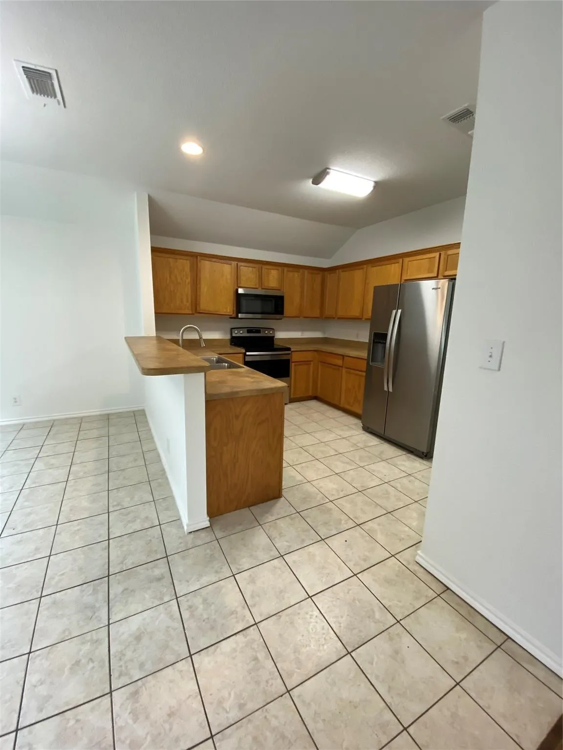 Single Family Residence For Rent in Hood County , 2212 Snake River Drive, Granbury, Texas 76048, 3 Bedroom, 2 Bathroom, 2 Garage spaces, 1,742 Sqft, built in 2004, mls#21385049, Real Estate Agent in Granbury, Homes For Rent in Hood county, Homes For Rent in Granbury, Realtor in Granbury Texas, Real Estate Brokerage Independent Realty Texas, Luminita Cordes Realtor