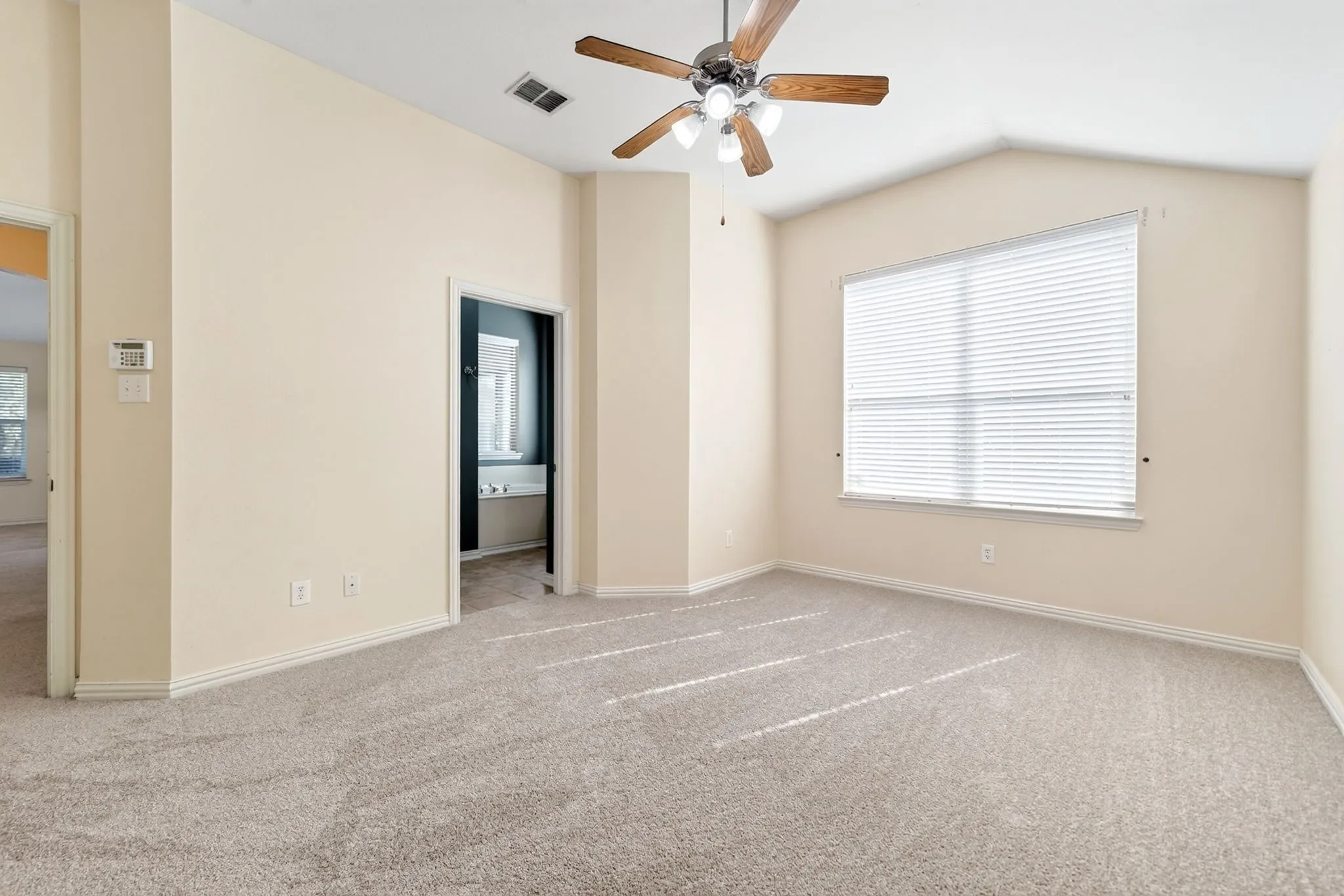 Single Family Residence For Sale in Collin County , 2013 Fair Highlands Trail, Wylie, Texas 75098, 4 Bedroom, 2 Bathroom, 2 Garage spaces, 2,110 Sqft, built in 2005, mls#21384473, Real Estate Agent in Wylie, Homes For Sale in Collin county, Homes For Sale in Wylie, Realtor in Wylie Texas, Real Estate Brokerage Independent Realty Texas, Luminita Cordes Realtor