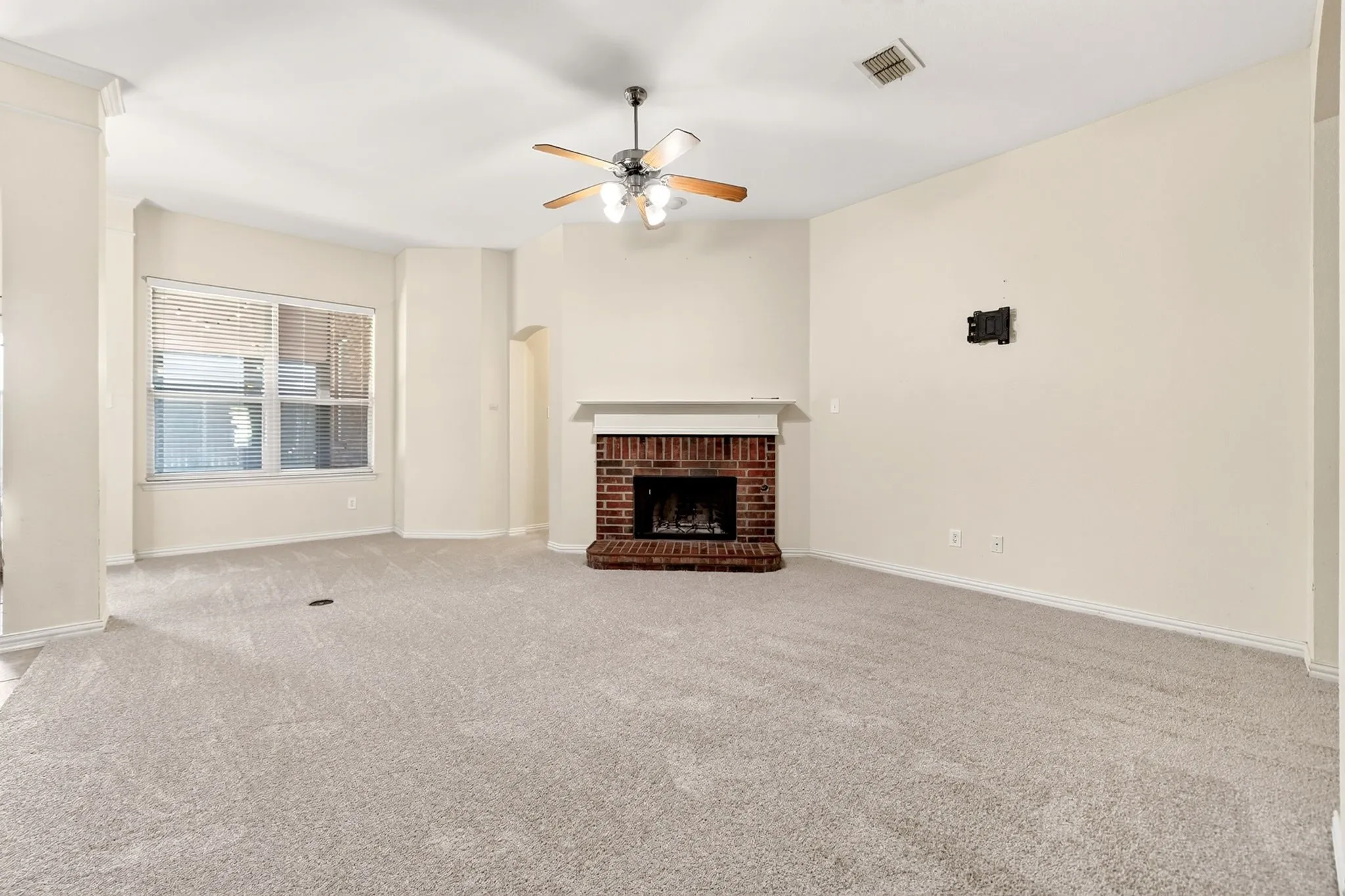 Single Family Residence For Sale in Collin County , 2013 Fair Highlands Trail, Wylie, Texas 75098, 4 Bedroom, 2 Bathroom, 2 Garage spaces, 2,110 Sqft, built in 2005, mls#21384473, Real Estate Agent in Wylie, Homes For Sale in Collin county, Homes For Sale in Wylie, Realtor in Wylie Texas, Real Estate Brokerage Independent Realty Texas, Luminita Cordes Realtor