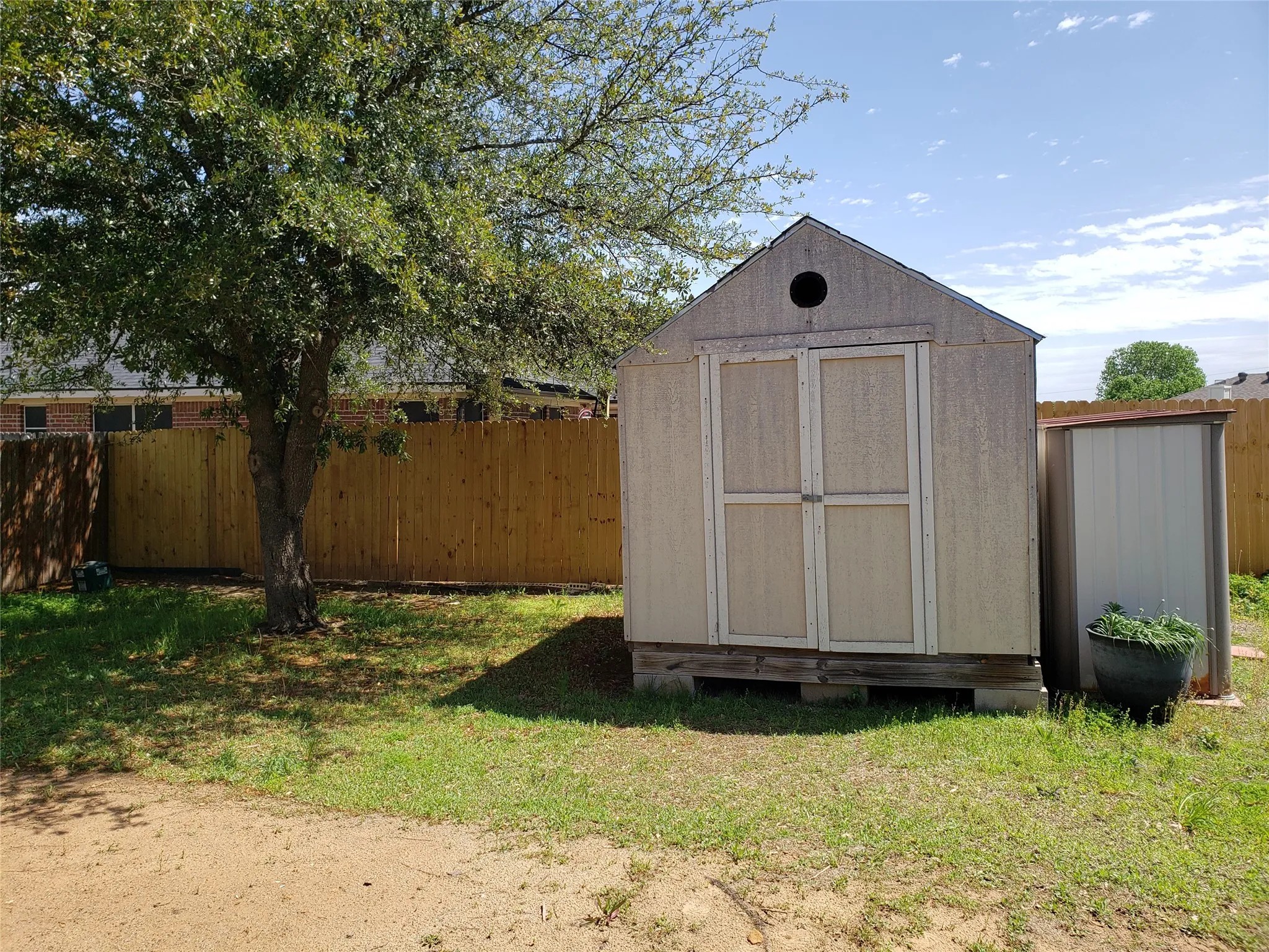 Single Family Residence For Rent in Johnson County , 505 Thistle Meade Circle, Burleson, Texas 76028, 4 Bedroom, 2 Bathroom, 2 Garage spaces, 1,873 Sqft, built in 2002, mls#21385053, Real Estate Agent in Burleson, Homes For Rent in Johnson county, Homes For Rent in Burleson, Realtor in Burleson Texas, Real Estate Brokerage Independent Realty Texas, Luminita Cordes Realtor