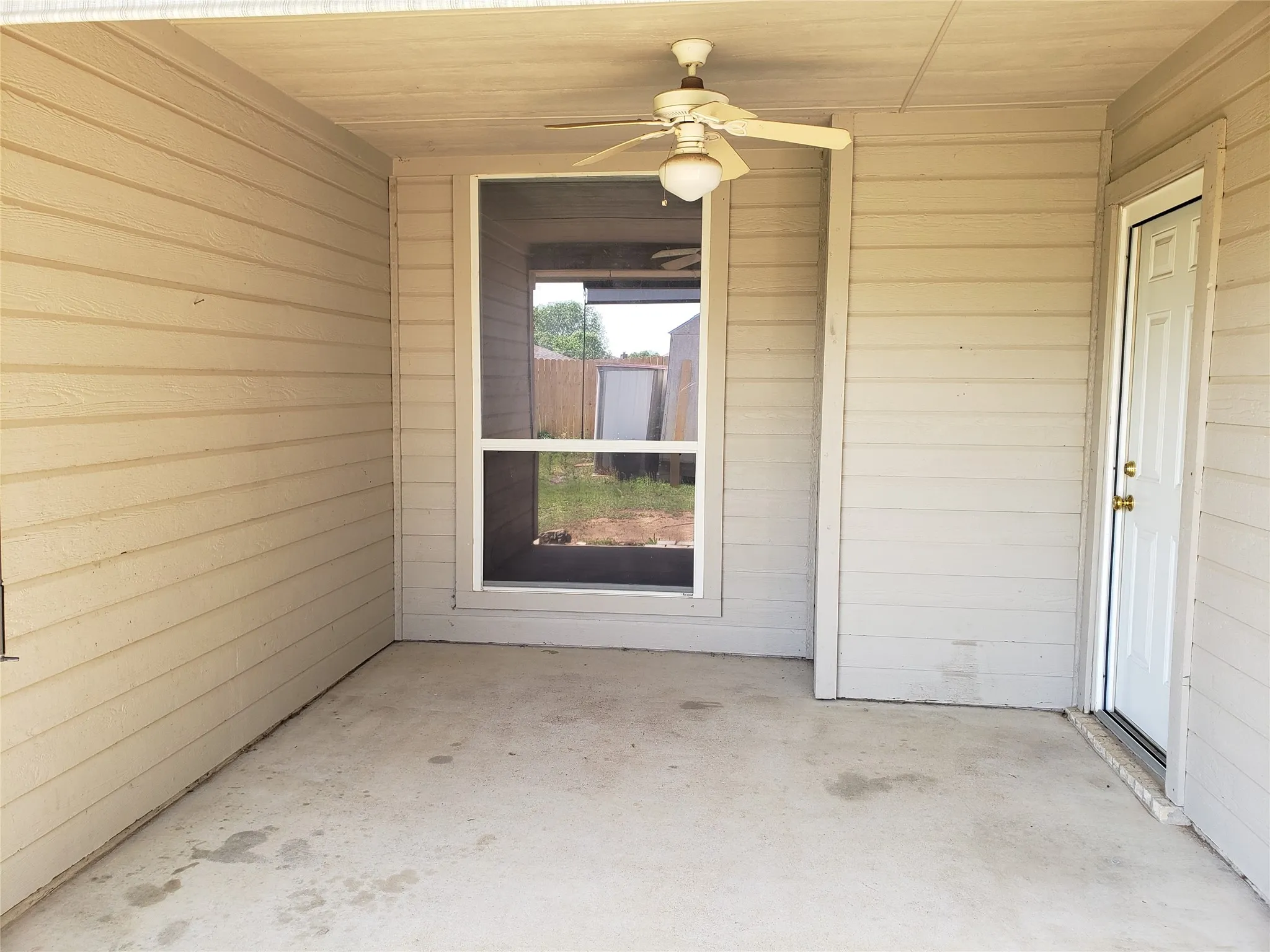 Single Family Residence For Rent in Johnson County , 505 Thistle Meade Circle, Burleson, Texas 76028, 4 Bedroom, 2 Bathroom, 2 Garage spaces, 1,873 Sqft, built in 2002, mls#21385053, Real Estate Agent in Burleson, Homes For Rent in Johnson county, Homes For Rent in Burleson, Realtor in Burleson Texas, Real Estate Brokerage Independent Realty Texas, Luminita Cordes Realtor