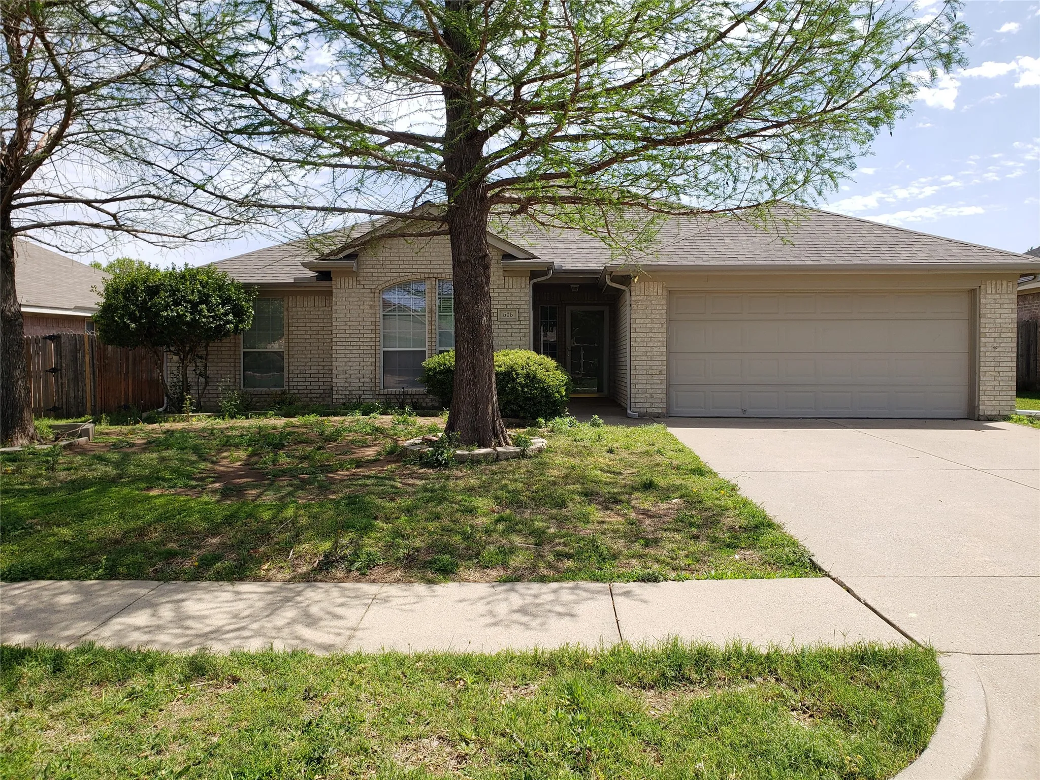 Single Family Residence For Rent in Johnson County , 505 Thistle Meade Circle, Burleson, Texas 76028, 4 Bedroom, 2 Bathroom, 2 Garage spaces, 1,873 Sqft, built in 2002, mls#21385053, Real Estate Agent in Burleson, Homes For Rent in Johnson county, Homes For Rent in Burleson, Realtor in Burleson Texas, Real Estate Brokerage Independent Realty Texas, Luminita Cordes Realtor