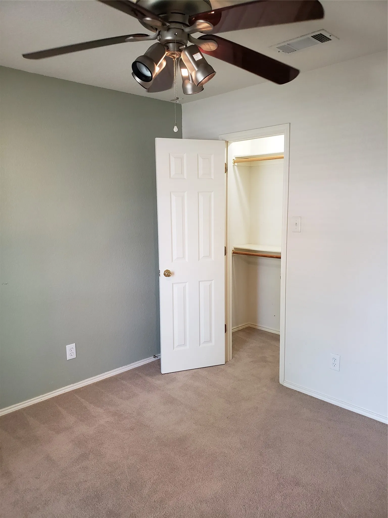 Single Family Residence For Rent in Johnson County , 505 Thistle Meade Circle, Burleson, Texas 76028, 4 Bedroom, 2 Bathroom, 2 Garage spaces, 1,873 Sqft, built in 2002, mls#21385053, Real Estate Agent in Burleson, Homes For Rent in Johnson county, Homes For Rent in Burleson, Realtor in Burleson Texas, Real Estate Brokerage Independent Realty Texas, Luminita Cordes Realtor
