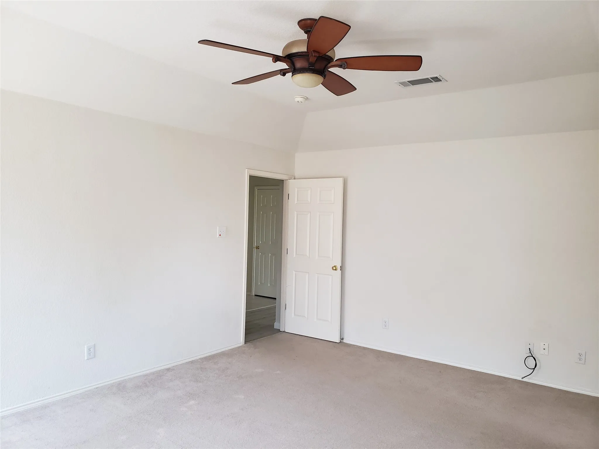 Single Family Residence For Rent in Johnson County , 505 Thistle Meade Circle, Burleson, Texas 76028, 4 Bedroom, 2 Bathroom, 2 Garage spaces, 1,873 Sqft, built in 2002, mls#21385053, Real Estate Agent in Burleson, Homes For Rent in Johnson county, Homes For Rent in Burleson, Realtor in Burleson Texas, Real Estate Brokerage Independent Realty Texas, Luminita Cordes Realtor