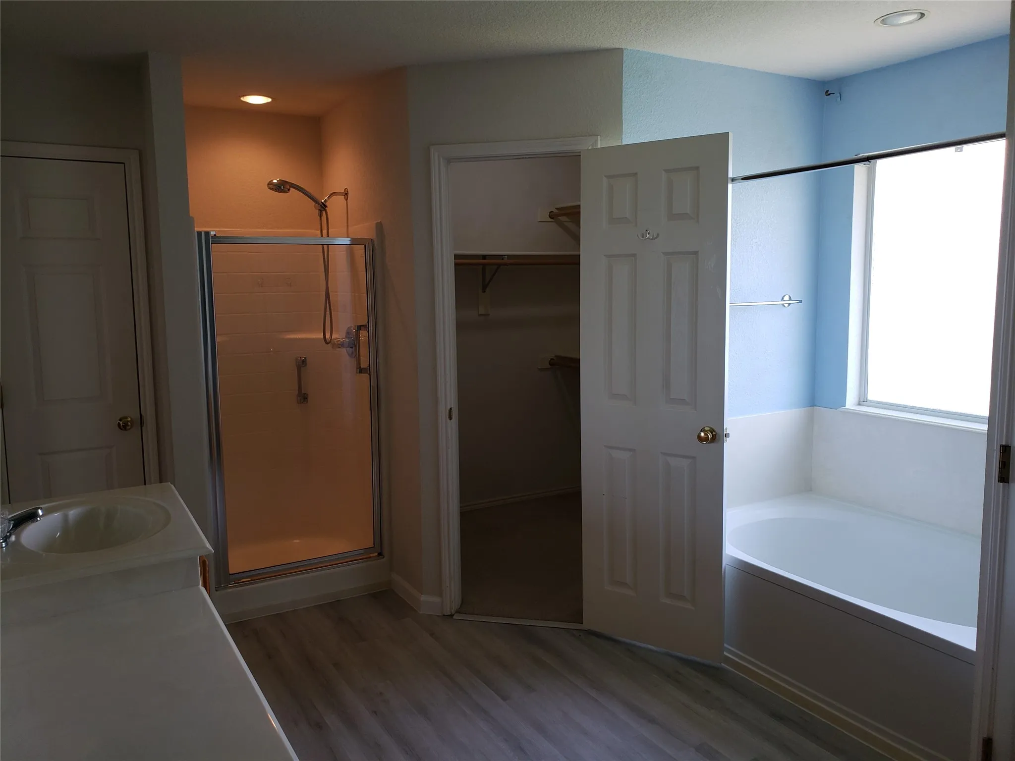 Single Family Residence For Rent in Johnson County , 505 Thistle Meade Circle, Burleson, Texas 76028, 4 Bedroom, 2 Bathroom, 2 Garage spaces, 1,873 Sqft, built in 2002, mls#21385053, Real Estate Agent in Burleson, Homes For Rent in Johnson county, Homes For Rent in Burleson, Realtor in Burleson Texas, Real Estate Brokerage Independent Realty Texas, Luminita Cordes Realtor