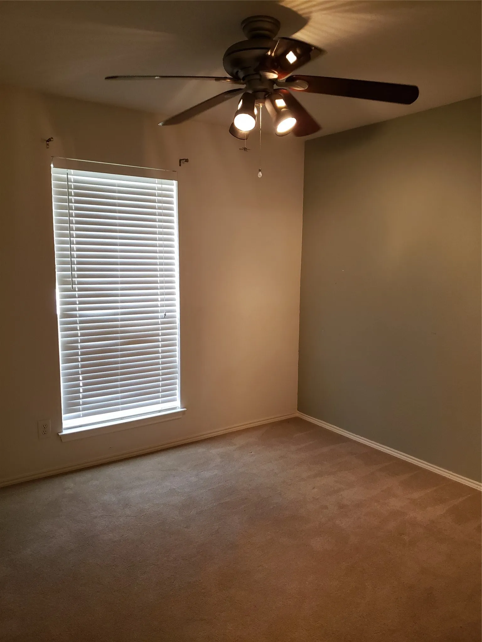 Single Family Residence For Rent in Johnson County , 505 Thistle Meade Circle, Burleson, Texas 76028, 4 Bedroom, 2 Bathroom, 2 Garage spaces, 1,873 Sqft, built in 2002, mls#21385053, Real Estate Agent in Burleson, Homes For Rent in Johnson county, Homes For Rent in Burleson, Realtor in Burleson Texas, Real Estate Brokerage Independent Realty Texas, Luminita Cordes Realtor