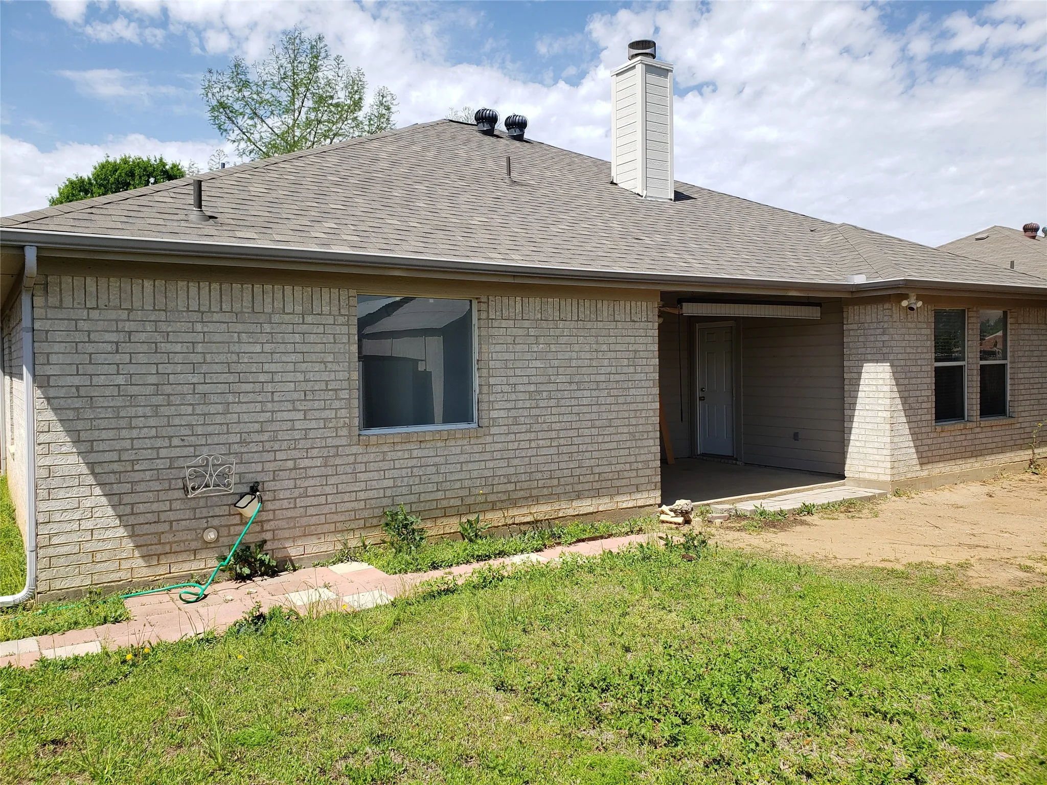 Single Family Residence For Rent in Johnson County , 505 Thistle Meade Circle, Burleson, Texas 76028, 4 Bedroom, 2 Bathroom, 2 Garage spaces, 1,873 Sqft, built in 2002, mls#21385053, Real Estate Agent in Burleson, Homes For Rent in Johnson county, Homes For Rent in Burleson, Realtor in Burleson Texas, Real Estate Brokerage Independent Realty Texas, Luminita Cordes Realtor