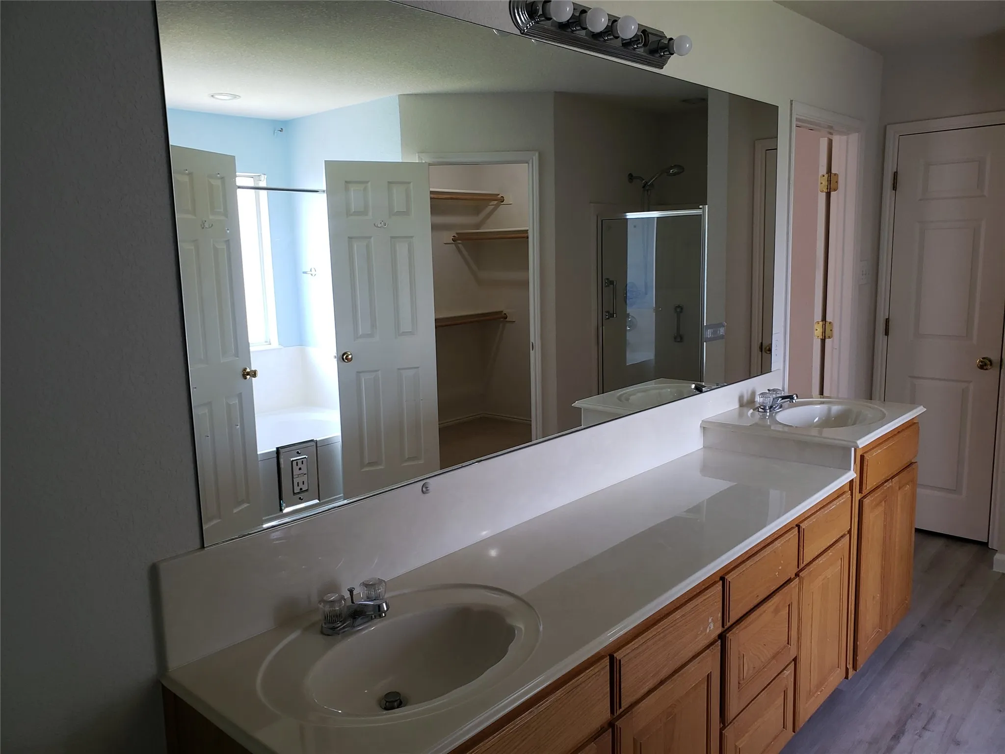 Single Family Residence For Rent in Johnson County , 505 Thistle Meade Circle, Burleson, Texas 76028, 4 Bedroom, 2 Bathroom, 2 Garage spaces, 1,873 Sqft, built in 2002, mls#21385053, Real Estate Agent in Burleson, Homes For Rent in Johnson county, Homes For Rent in Burleson, Realtor in Burleson Texas, Real Estate Brokerage Independent Realty Texas, Luminita Cordes Realtor
