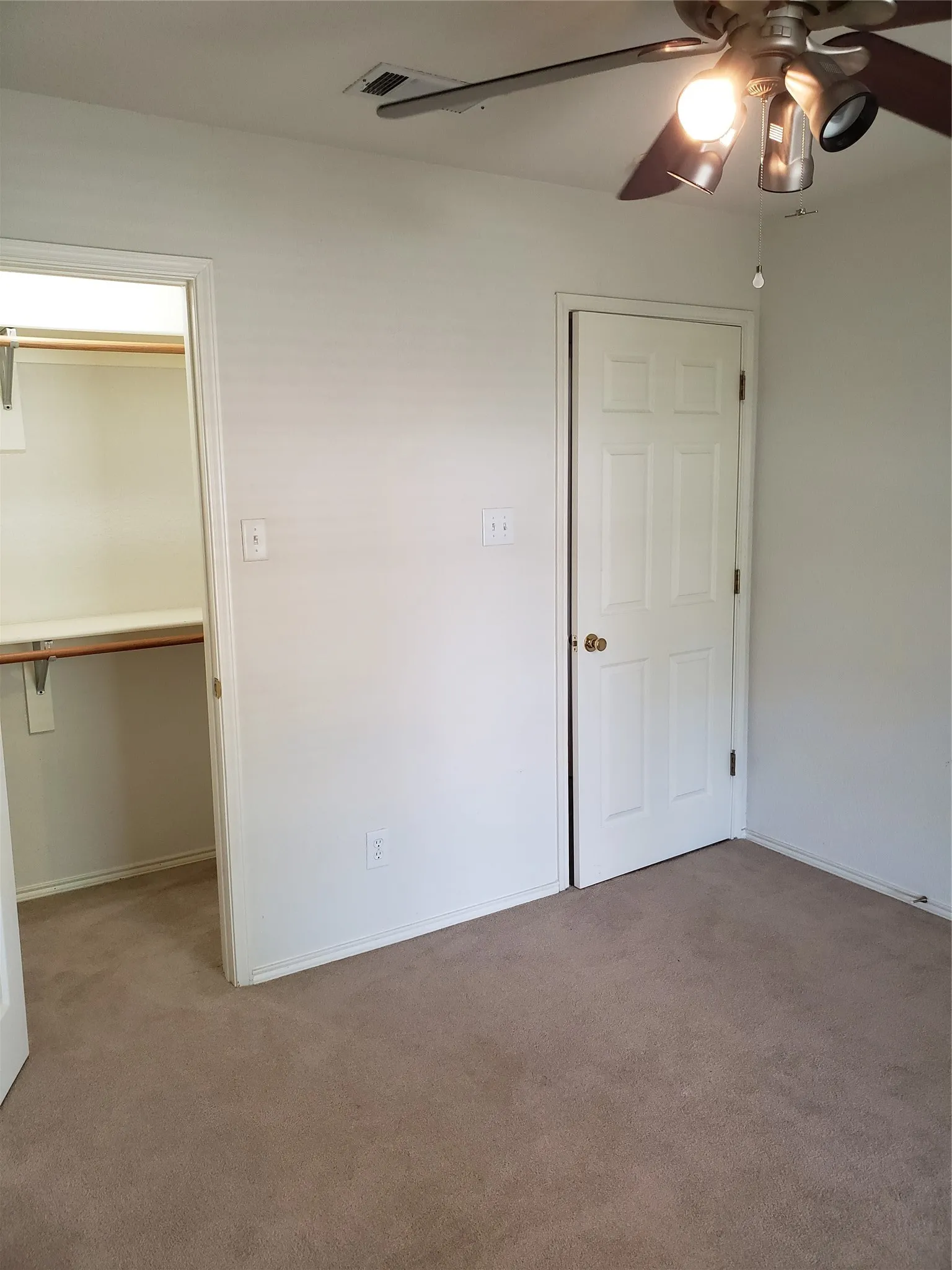 Single Family Residence For Rent in Johnson County , 505 Thistle Meade Circle, Burleson, Texas 76028, 4 Bedroom, 2 Bathroom, 2 Garage spaces, 1,873 Sqft, built in 2002, mls#21385053, Real Estate Agent in Burleson, Homes For Rent in Johnson county, Homes For Rent in Burleson, Realtor in Burleson Texas, Real Estate Brokerage Independent Realty Texas, Luminita Cordes Realtor