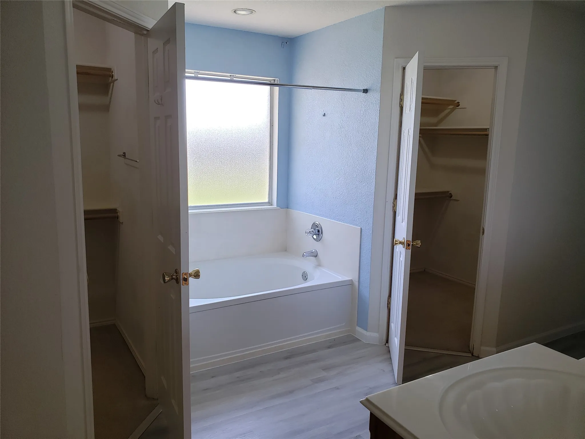 Single Family Residence For Rent in Johnson County , 505 Thistle Meade Circle, Burleson, Texas 76028, 4 Bedroom, 2 Bathroom, 2 Garage spaces, 1,873 Sqft, built in 2002, mls#21385053, Real Estate Agent in Burleson, Homes For Rent in Johnson county, Homes For Rent in Burleson, Realtor in Burleson Texas, Real Estate Brokerage Independent Realty Texas, Luminita Cordes Realtor
