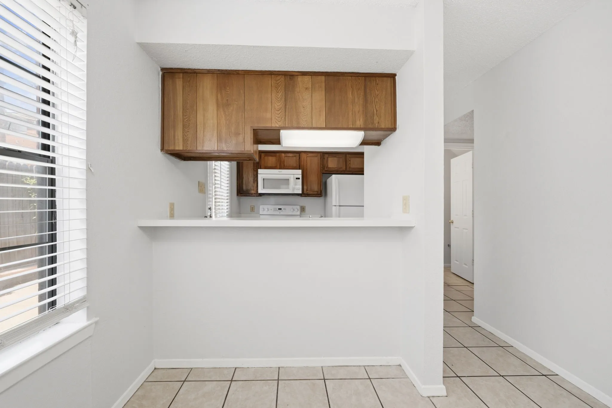 Townhouse For Rent in Denton County , 929 W Hickory Street A10, Denton, Texas 76201, 2 Bedroom, 3 Bathroom, Garage spaces, 1,047 Sqft, built in 1985, mls#21384292, Real Estate Agent in Denton, Homes For Rent in Denton county, Homes For Rent in Denton, Realtor in Denton Texas, Real Estate Brokerage Independent Realty Texas, Luminita Cordes Realtor
