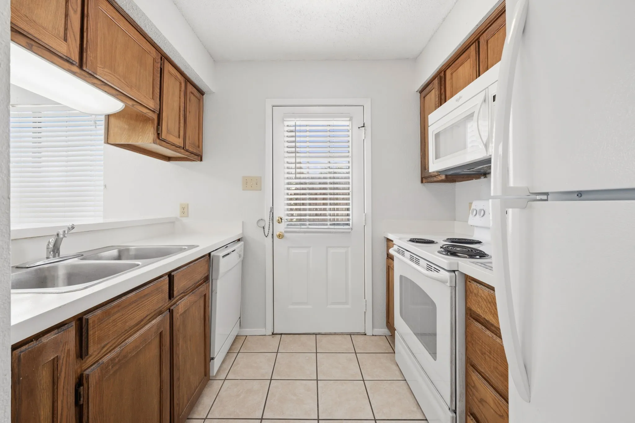 Townhouse For Rent in Denton County , 929 W Hickory Street A10, Denton, Texas 76201, 2 Bedroom, 3 Bathroom, Garage spaces, 1,047 Sqft, built in 1985, mls#21384292, Real Estate Agent in Denton, Homes For Rent in Denton county, Homes For Rent in Denton, Realtor in Denton Texas, Real Estate Brokerage Independent Realty Texas, Luminita Cordes Realtor