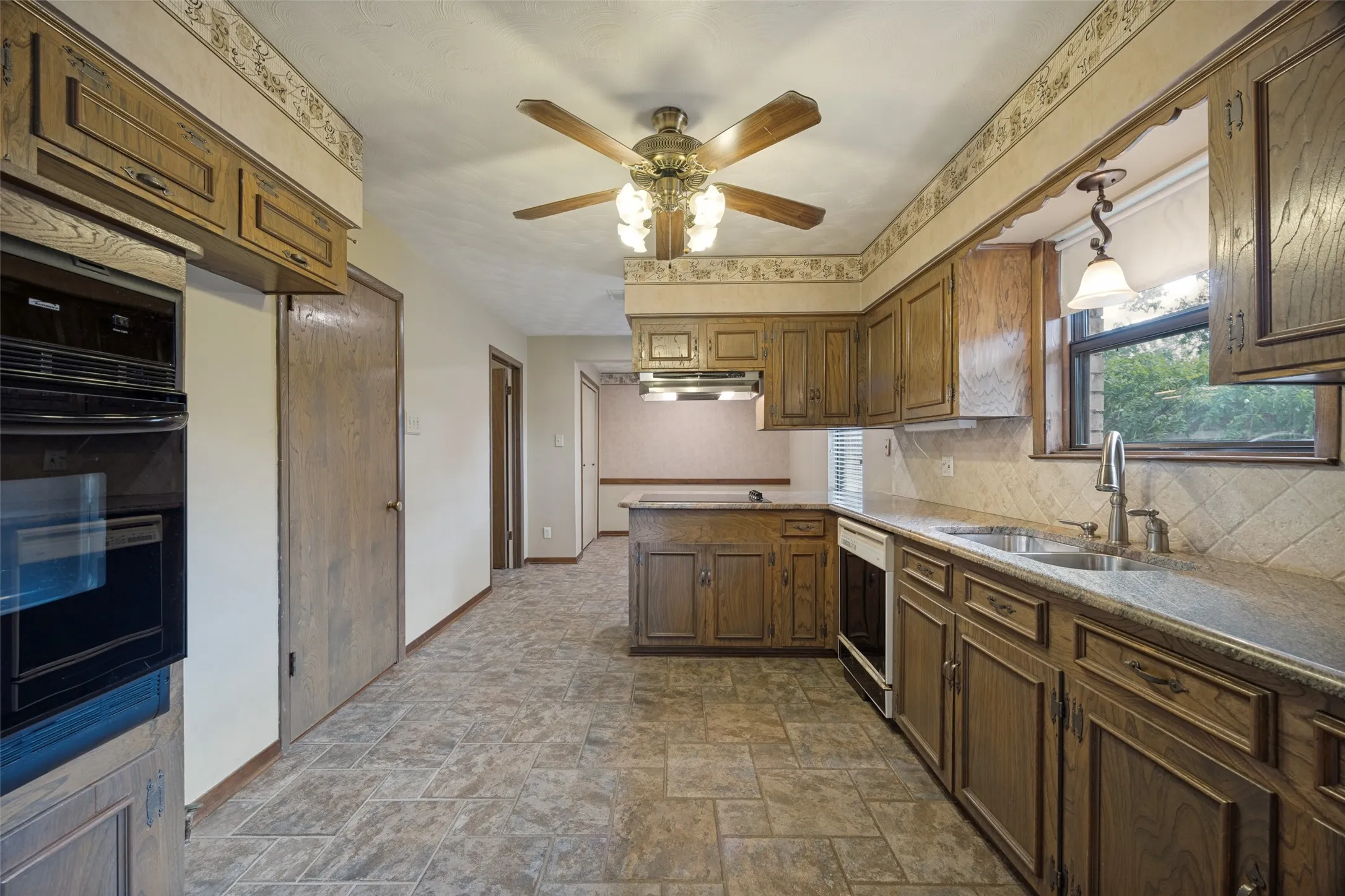 Single Family Residence For Sale in Dallas County , 813 Brookhurst Drive, Richardson, Texas 75080, 4 Bedroom, 3 Bathroom, 2 Garage spaces, 2,258 Sqft, built in 1961, mls#21372799, Real Estate Agent in Richardson, Homes For Sale in Dallas county, Homes For Sale in Richardson, Realtor in Richardson Texas, Real Estate Brokerage Independent Realty Texas, Luminita Cordes Realtor