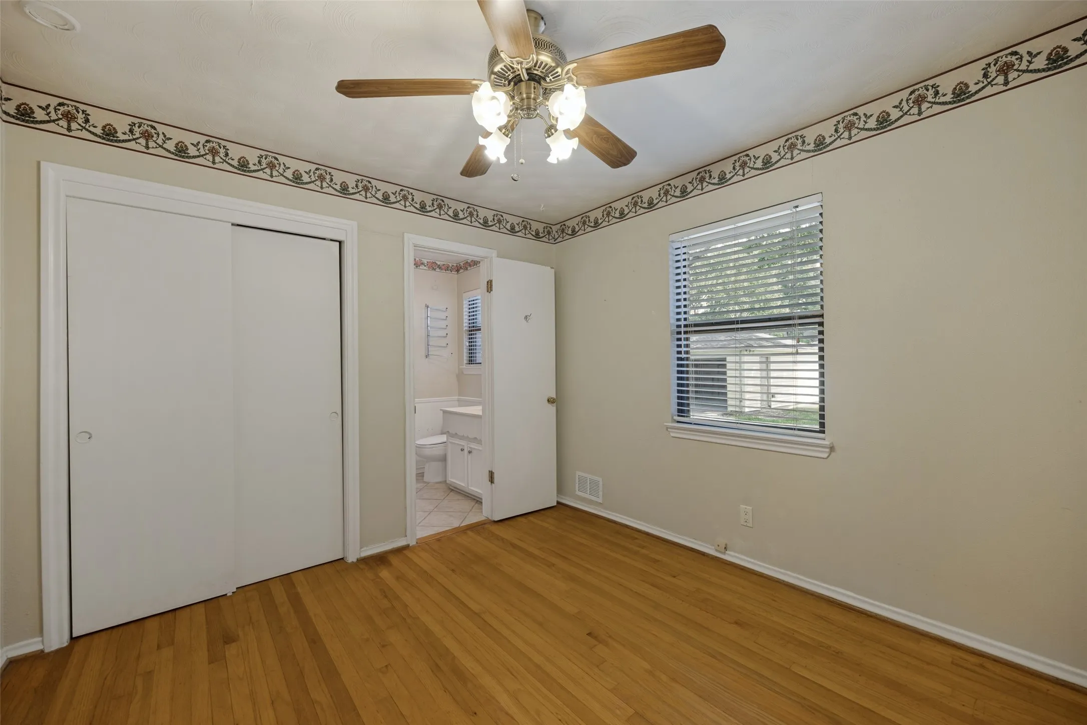 Single Family Residence For Sale in Dallas County , 813 Brookhurst Drive, Richardson, Texas 75080, 4 Bedroom, 3 Bathroom, 2 Garage spaces, 2,258 Sqft, built in 1961, mls#21372799, Real Estate Agent in Richardson, Homes For Sale in Dallas county, Homes For Sale in Richardson, Realtor in Richardson Texas, Real Estate Brokerage Independent Realty Texas, Luminita Cordes Realtor