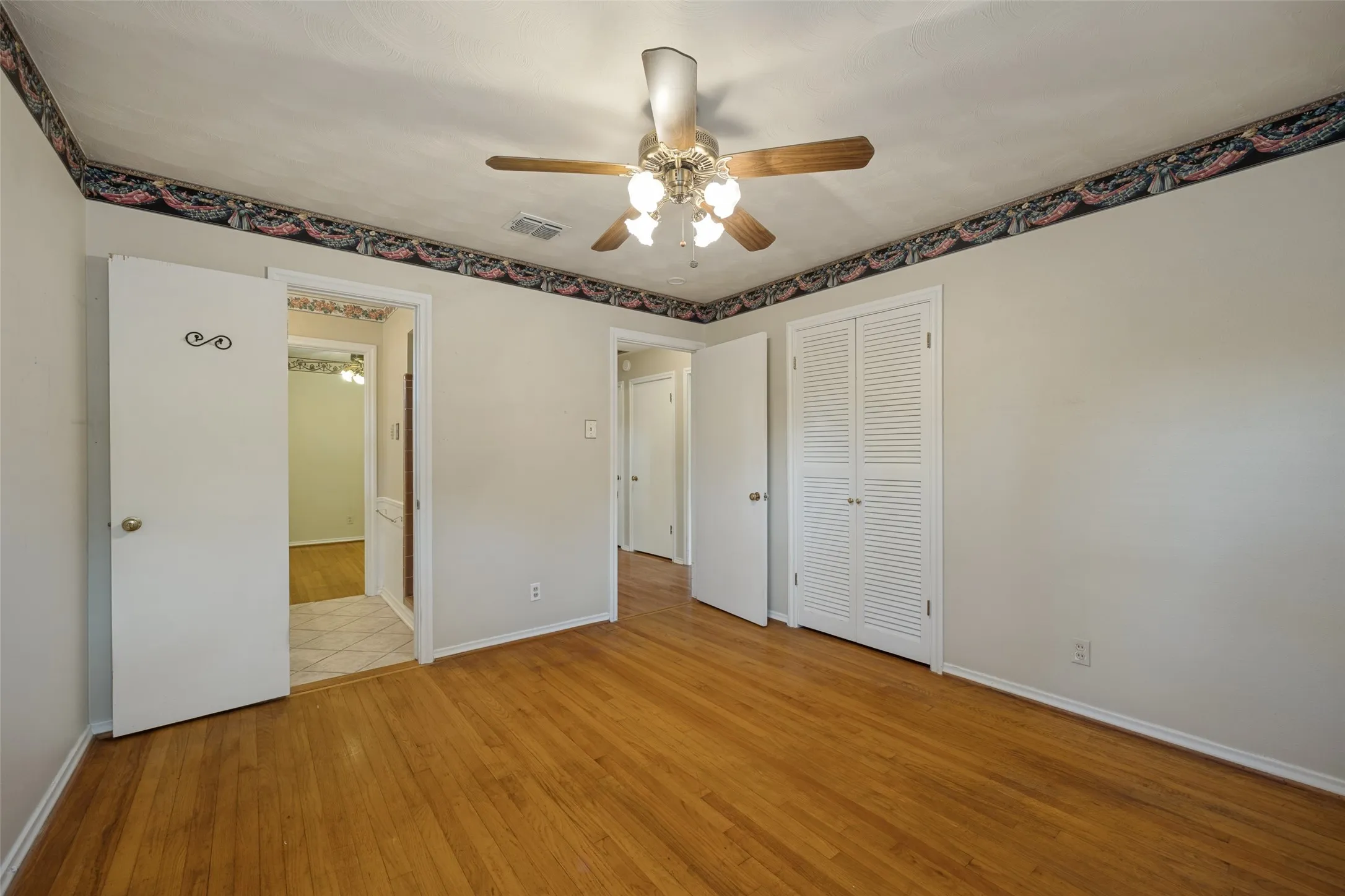 Single Family Residence For Sale in Dallas County , 813 Brookhurst Drive, Richardson, Texas 75080, 4 Bedroom, 3 Bathroom, 2 Garage spaces, 2,258 Sqft, built in 1961, mls#21372799, Real Estate Agent in Richardson, Homes For Sale in Dallas county, Homes For Sale in Richardson, Realtor in Richardson Texas, Real Estate Brokerage Independent Realty Texas, Luminita Cordes Realtor