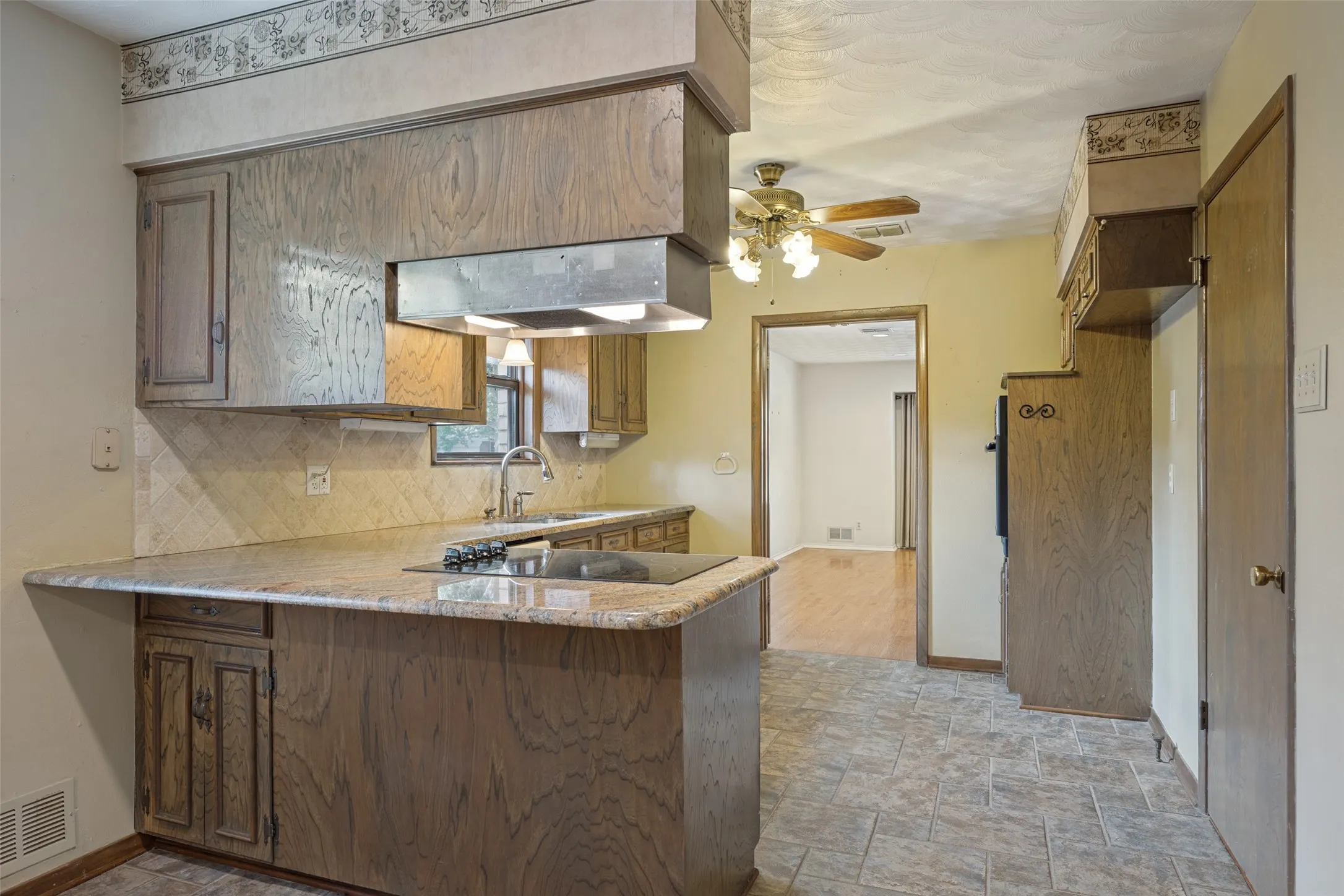 Single Family Residence For Sale in Dallas County , 813 Brookhurst Drive, Richardson, Texas 75080, 4 Bedroom, 3 Bathroom, 2 Garage spaces, 2,258 Sqft, built in 1961, mls#21372799, Real Estate Agent in Richardson, Homes For Sale in Dallas county, Homes For Sale in Richardson, Realtor in Richardson Texas, Real Estate Brokerage Independent Realty Texas, Luminita Cordes Realtor