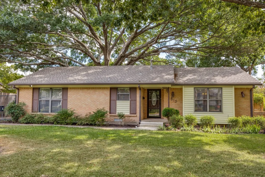 Single Family Residence For Sale in Dallas County , 813 Brookhurst Drive, Richardson, Texas 75080, 4 Bedroom, 3 Bathroom, 2 Garage spaces, 2,258 Sqft, built in 1961, mls#21372799, Real Estate Agent in Richardson, Homes For Sale in Dallas county, Homes For Sale in Richardson, Realtor in Richardson Texas, Real Estate Brokerage Independent Realty Texas, Luminita Cordes Realtor