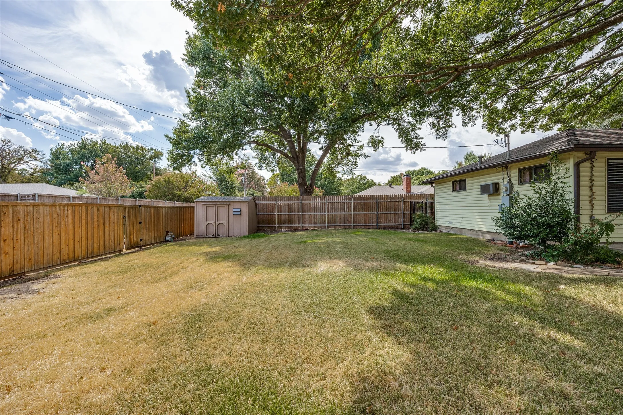 Single Family Residence For Sale in Dallas County , 813 Brookhurst Drive, Richardson, Texas 75080, 4 Bedroom, 3 Bathroom, 2 Garage spaces, 2,258 Sqft, built in 1961, mls#21372799, Real Estate Agent in Richardson, Homes For Sale in Dallas county, Homes For Sale in Richardson, Realtor in Richardson Texas, Real Estate Brokerage Independent Realty Texas, Luminita Cordes Realtor