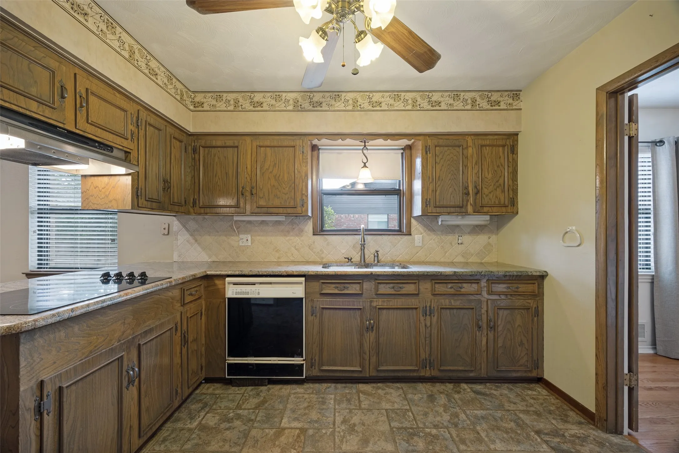 Single Family Residence For Sale in Dallas County , 813 Brookhurst Drive, Richardson, Texas 75080, 4 Bedroom, 3 Bathroom, 2 Garage spaces, 2,258 Sqft, built in 1961, mls#21372799, Real Estate Agent in Richardson, Homes For Sale in Dallas county, Homes For Sale in Richardson, Realtor in Richardson Texas, Real Estate Brokerage Independent Realty Texas, Luminita Cordes Realtor