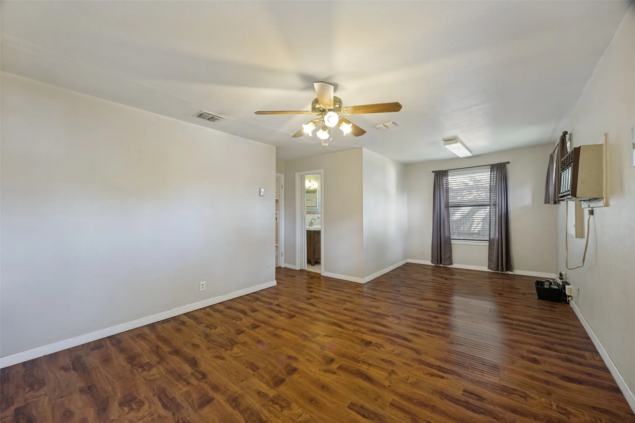 Single Family Residence For Sale in Dallas County , 813 Brookhurst Drive, Richardson, Texas 75080, 4 Bedroom, 3 Bathroom, 2 Garage spaces, 2,258 Sqft, built in 1961, mls#21372799, Real Estate Agent in Richardson, Homes For Sale in Dallas county, Homes For Sale in Richardson, Realtor in Richardson Texas, Real Estate Brokerage Independent Realty Texas, Luminita Cordes Realtor