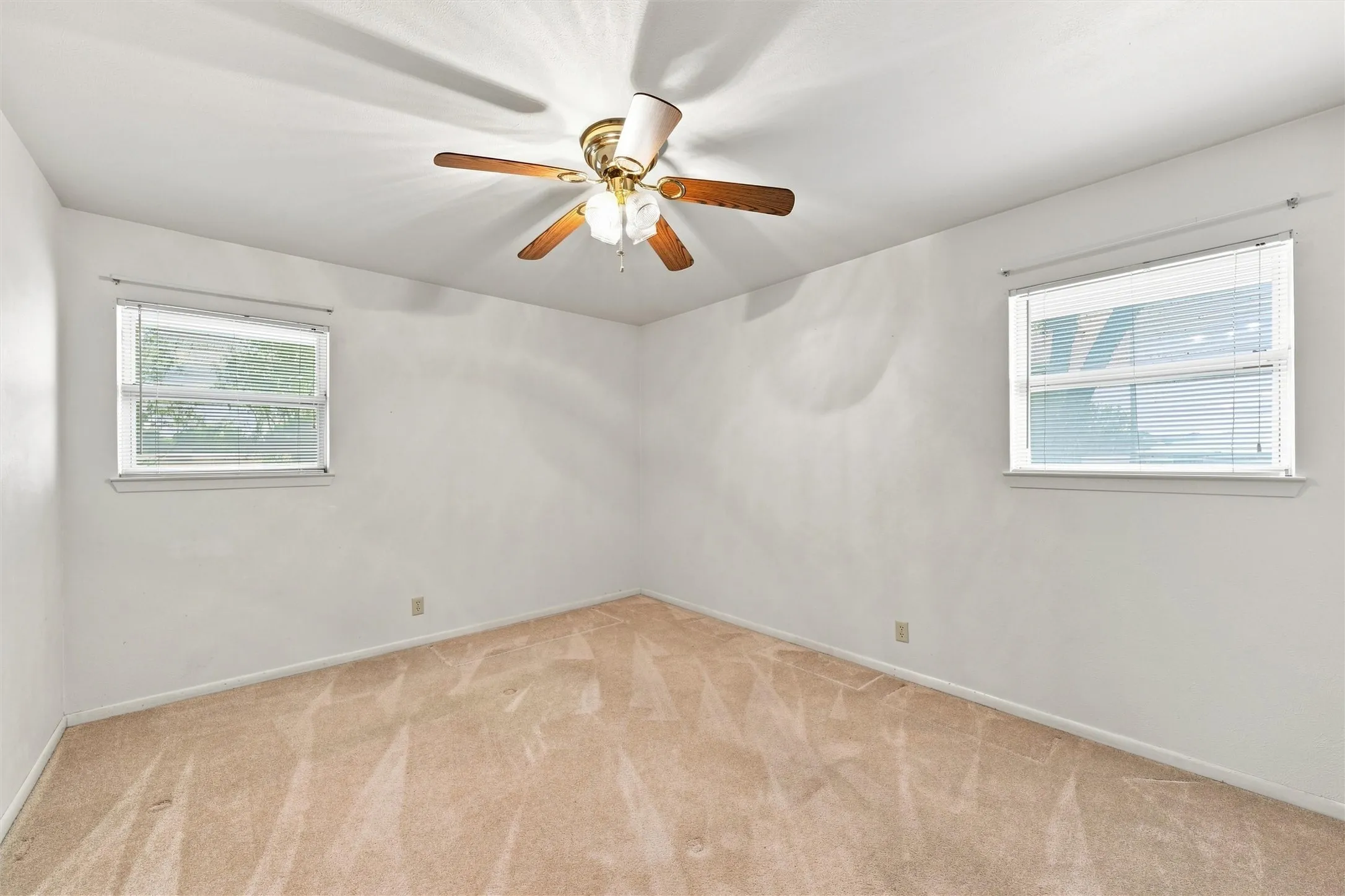 Single Family Residence For Sale in Bell County , 484 Thompson Road, Troy, Texas 76579, 3 Bedroom, 2 Bathroom, 2 Garage spaces, 1,642 Sqft, built in 1977, mls#21383199, Real Estate Agent in Troy, Homes For Sale in Bell county, Homes For Sale in Troy, Realtor in Troy Texas, Real Estate Brokerage Independent Realty Texas, Luminita Cordes Realtor