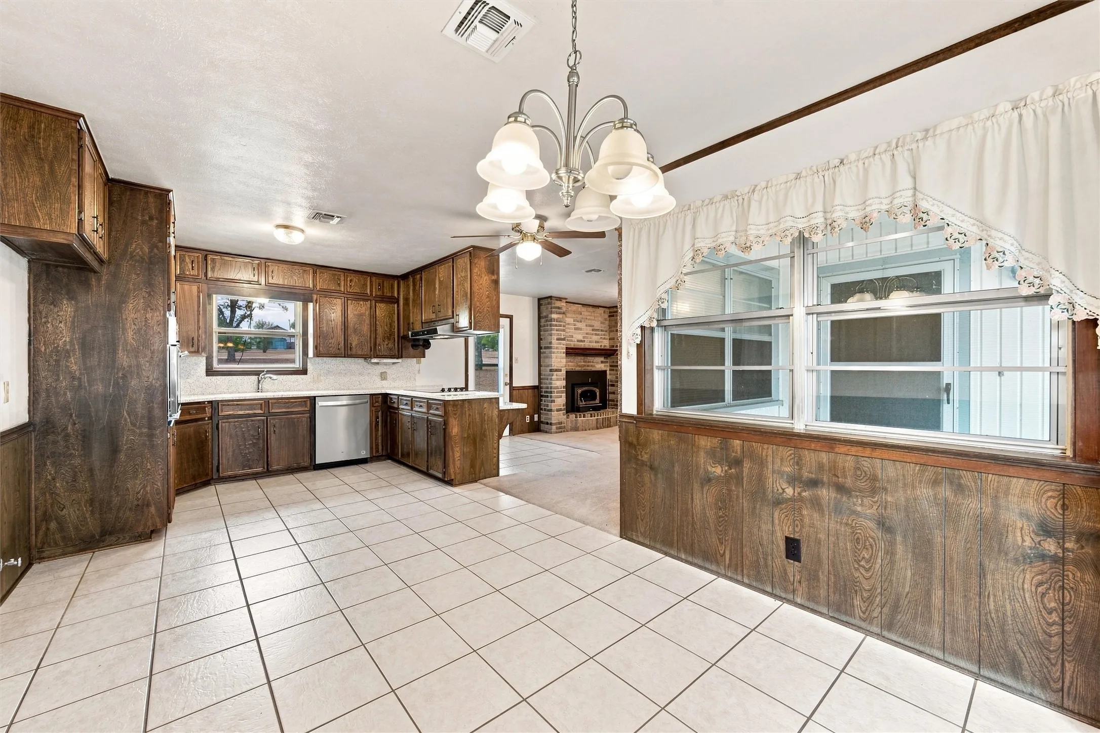Single Family Residence For Sale in Bell County , 484 Thompson Road, Troy, Texas 76579, 3 Bedroom, 2 Bathroom, 2 Garage spaces, 1,642 Sqft, built in 1977, mls#21383199, Real Estate Agent in Troy, Homes For Sale in Bell county, Homes For Sale in Troy, Realtor in Troy Texas, Real Estate Brokerage Independent Realty Texas, Luminita Cordes Realtor