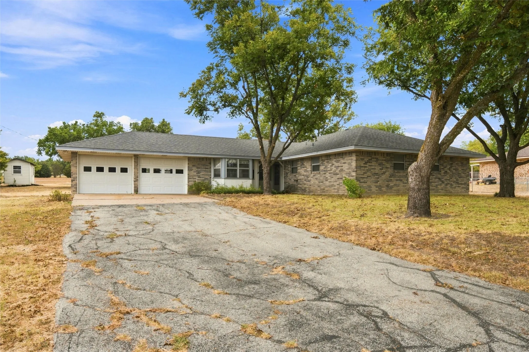 Single Family Residence For Sale in Bell County , 484 Thompson Road, Troy, Texas 76579, 3 Bedroom, 2 Bathroom, 2 Garage spaces, 1,642 Sqft, built in 1977, mls#21383199, Real Estate Agent in Troy, Homes For Sale in Bell county, Homes For Sale in Troy, Realtor in Troy Texas, Real Estate Brokerage Independent Realty Texas, Luminita Cordes Realtor