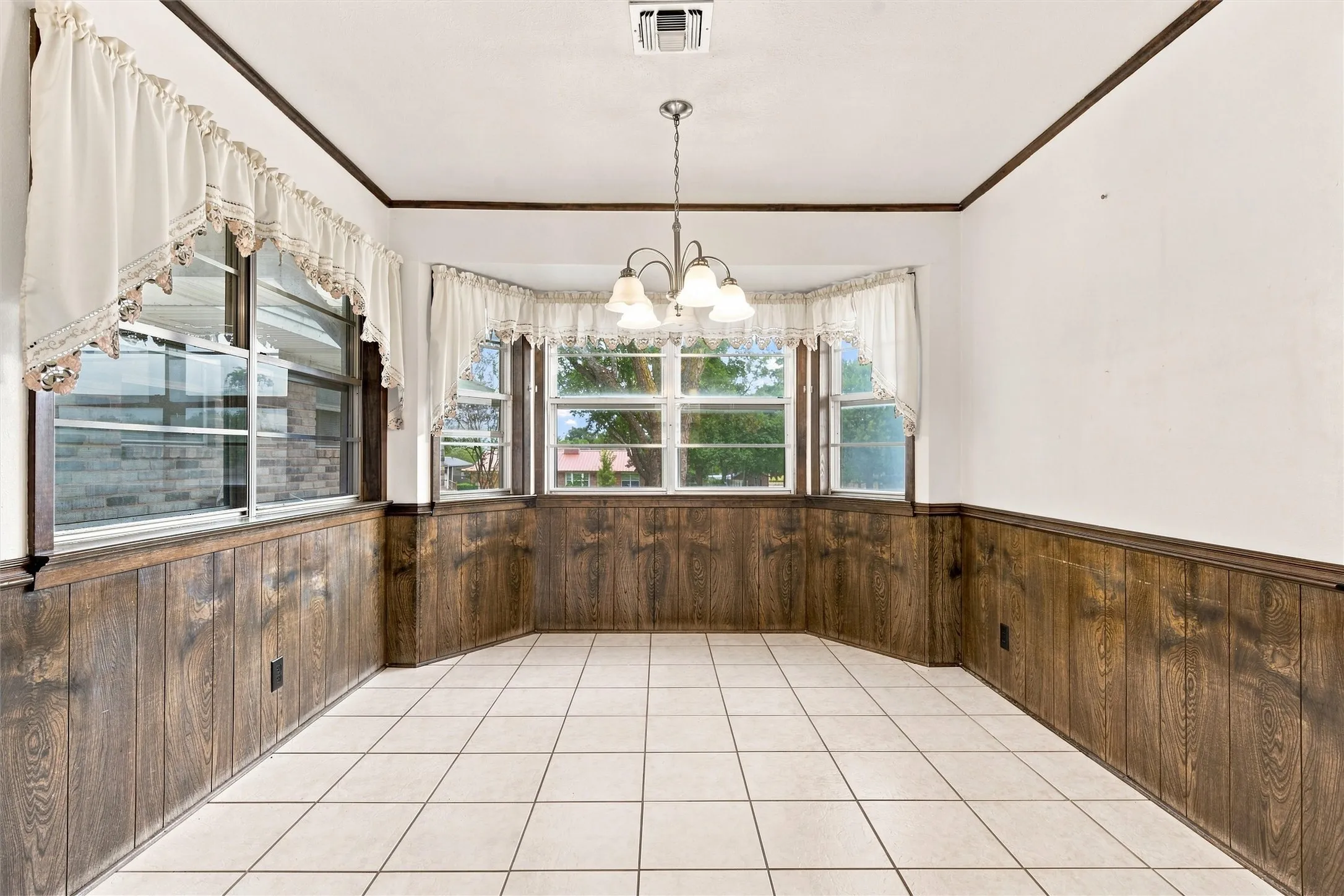 Single Family Residence For Sale in Bell County , 484 Thompson Road, Troy, Texas 76579, 3 Bedroom, 2 Bathroom, 2 Garage spaces, 1,642 Sqft, built in 1977, mls#21383199, Real Estate Agent in Troy, Homes For Sale in Bell county, Homes For Sale in Troy, Realtor in Troy Texas, Real Estate Brokerage Independent Realty Texas, Luminita Cordes Realtor