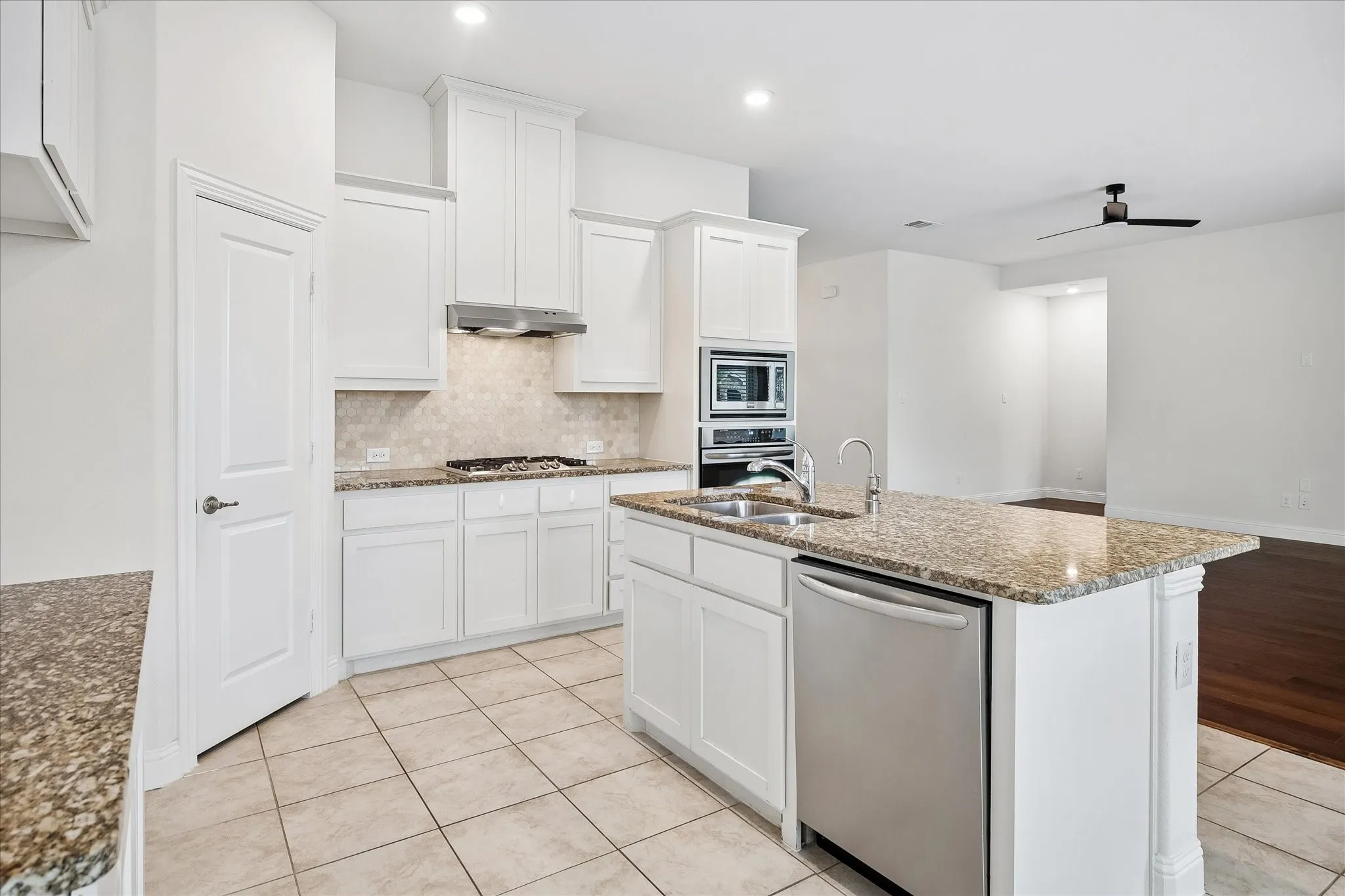 Single Family Residence For Rent in Collin County , 2949 Open Range Drive, Celina, Texas 75009, 4 Bedroom, 2 Bathroom, 2 Garage spaces, 2,109 Sqft, built in 2018, mls#21385045, Real Estate Agent in Celina, Homes For Rent in Collin county, Homes For Rent in Celina, Realtor in Celina Texas, Real Estate Brokerage Independent Realty Texas, Luminita Cordes Realtor