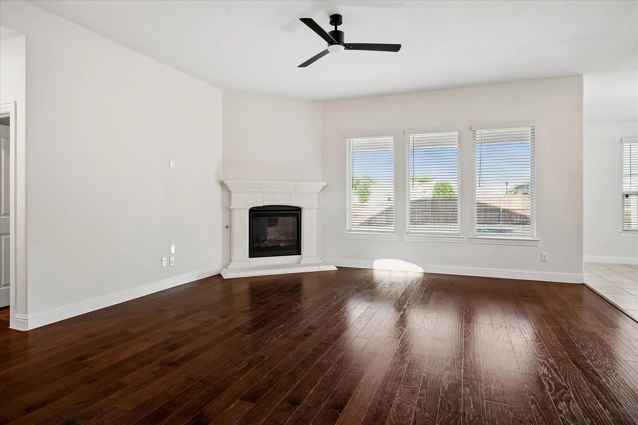 Single Family Residence For Rent in Collin County , 2949 Open Range Drive, Celina, Texas 75009, 4 Bedroom, 2 Bathroom, 2 Garage spaces, 2,109 Sqft, built in 2018, mls#21385045, Real Estate Agent in Celina, Homes For Rent in Collin county, Homes For Rent in Celina, Realtor in Celina Texas, Real Estate Brokerage Independent Realty Texas, Luminita Cordes Realtor