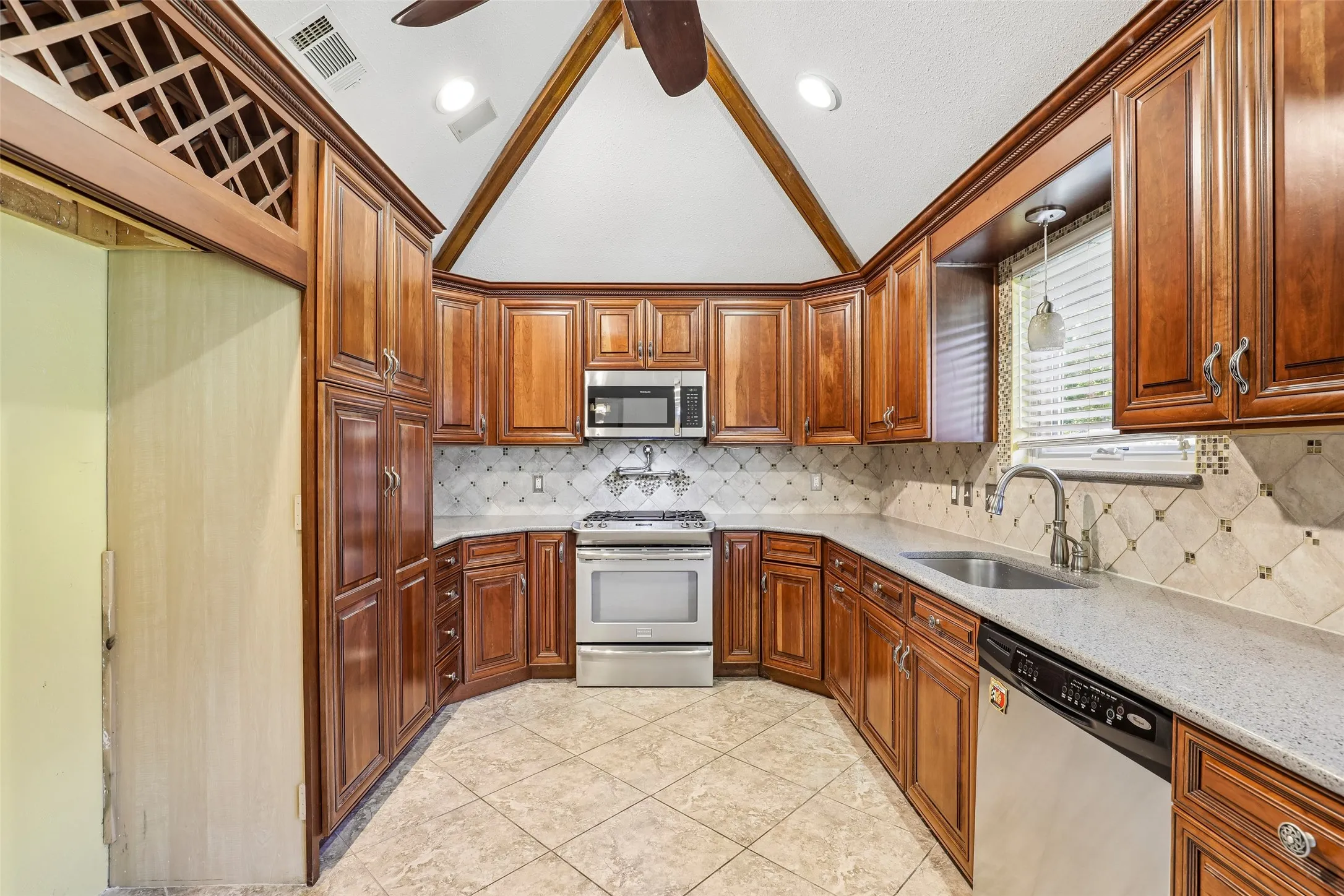 Single Family Residence For Sale in Collin County , 2321 Piedra Drive, Plano, Texas 75023, 4 Bedroom, 2 Bathroom, 2 Garage spaces, 2,184 Sqft, built in 1983, mls#21380885, Real Estate Agent in Plano, Homes For Sale in Collin county, Homes For Sale in Plano, Realtor in Plano Texas, Real Estate Brokerage Independent Realty Texas, Luminita Cordes Realtor
